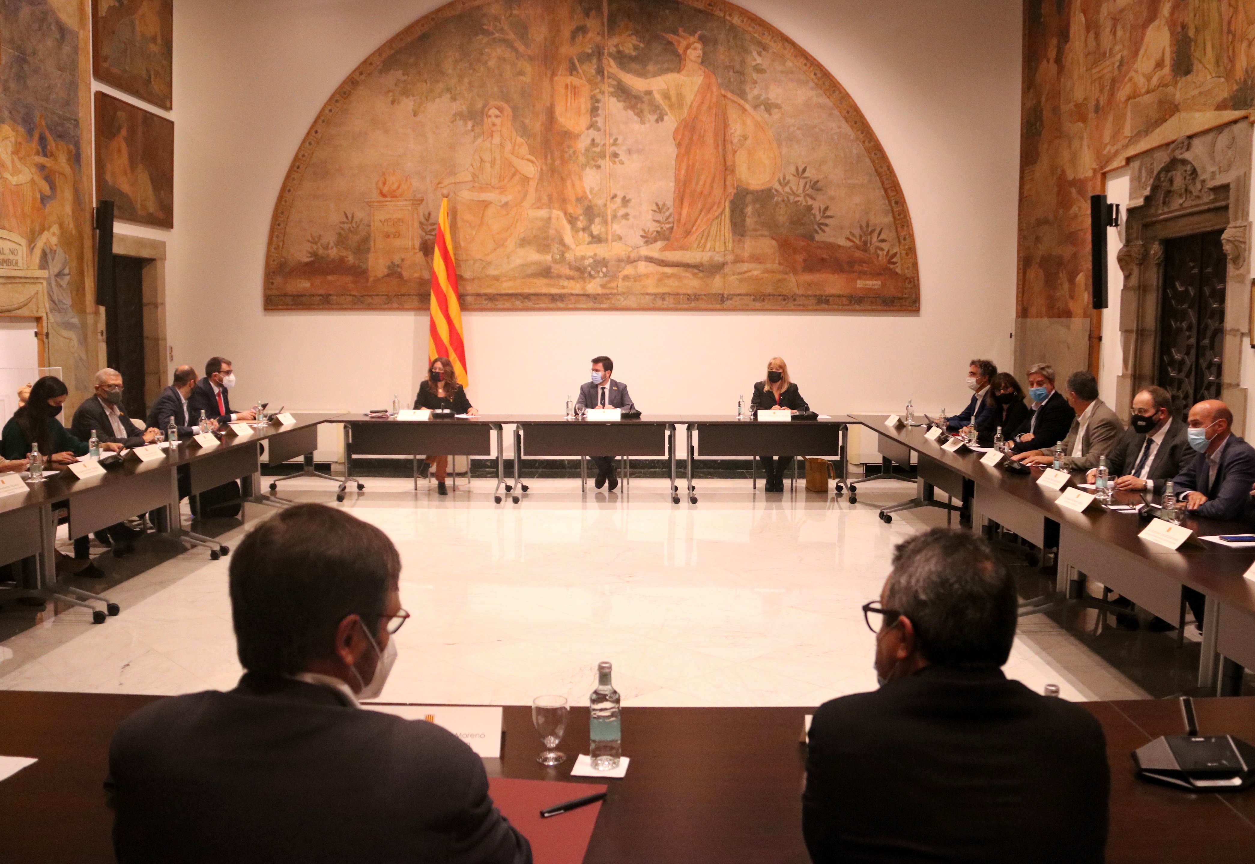 Frente común de Govern y entidades por la defensa del audiovisual en catalán