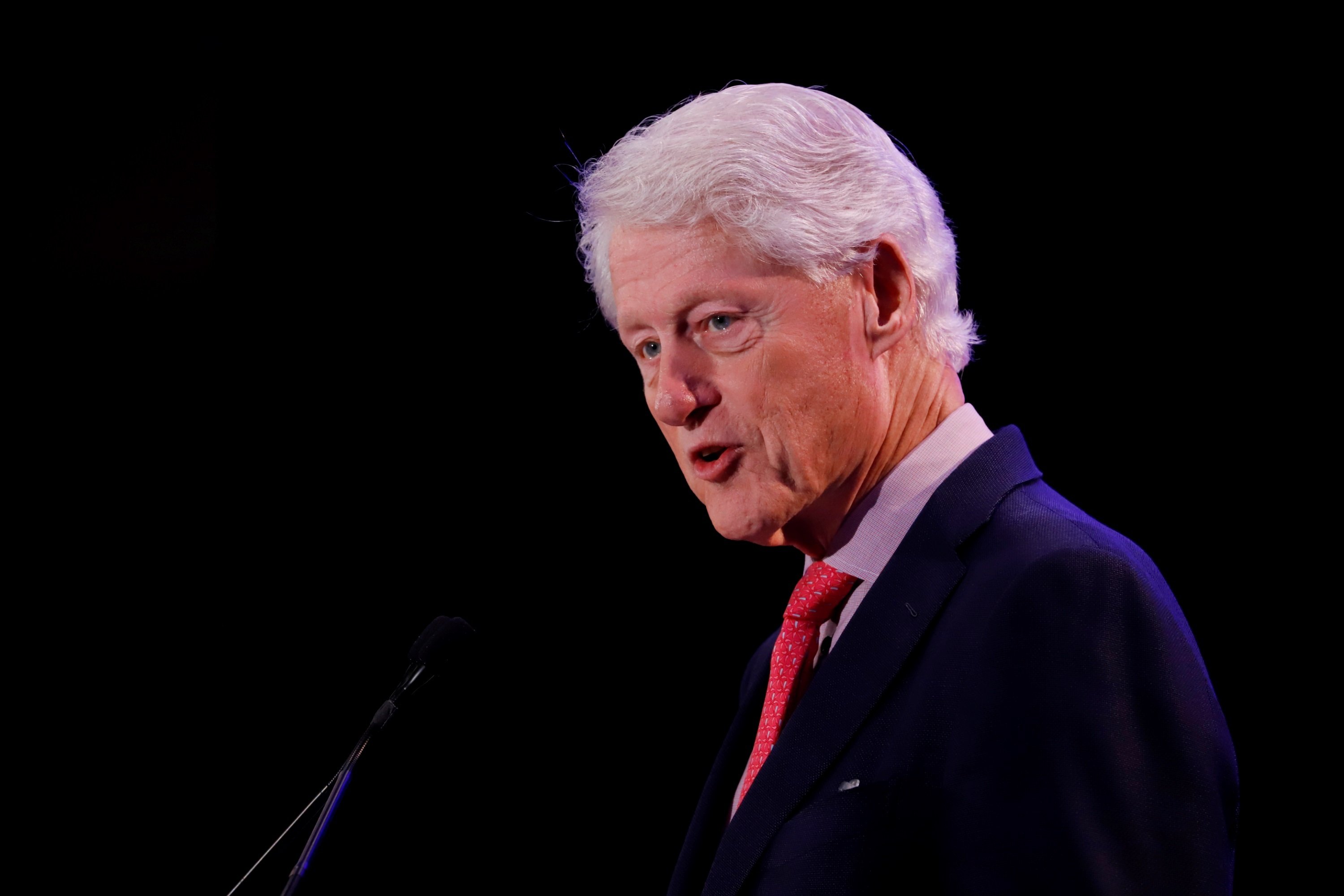 Bill Clinton hospitalitzat per una infecció, es descarta la covid