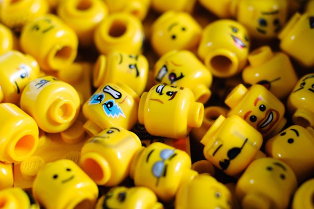caps de lego unsplash
