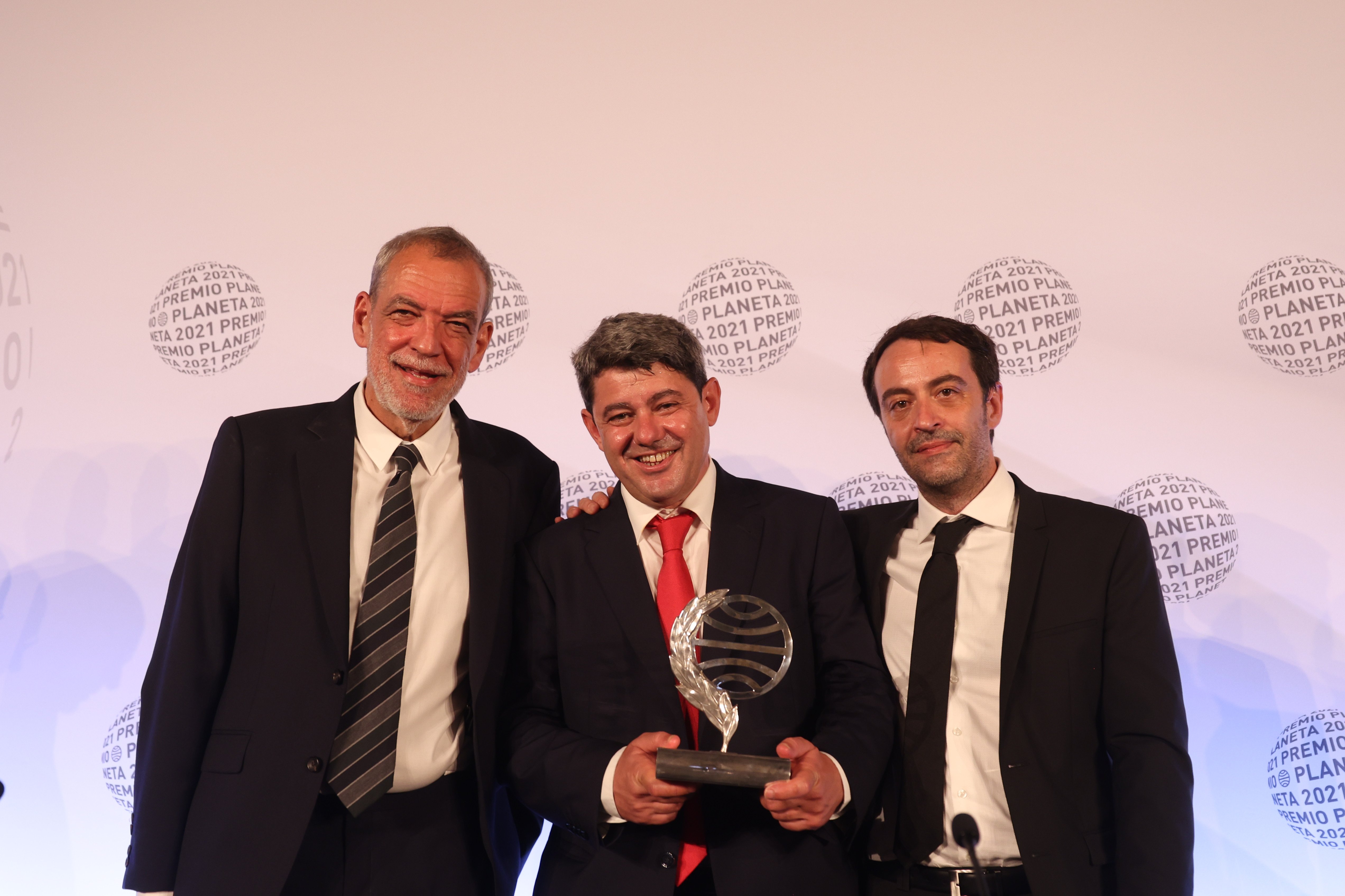 La enigmática Carmen Mola gana el premio Planeta del millón de euros