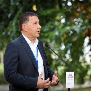 Otegi a les víctimes d'ETA: "Sentim el seu dolor. Mai no s'hauria d'haver produït"