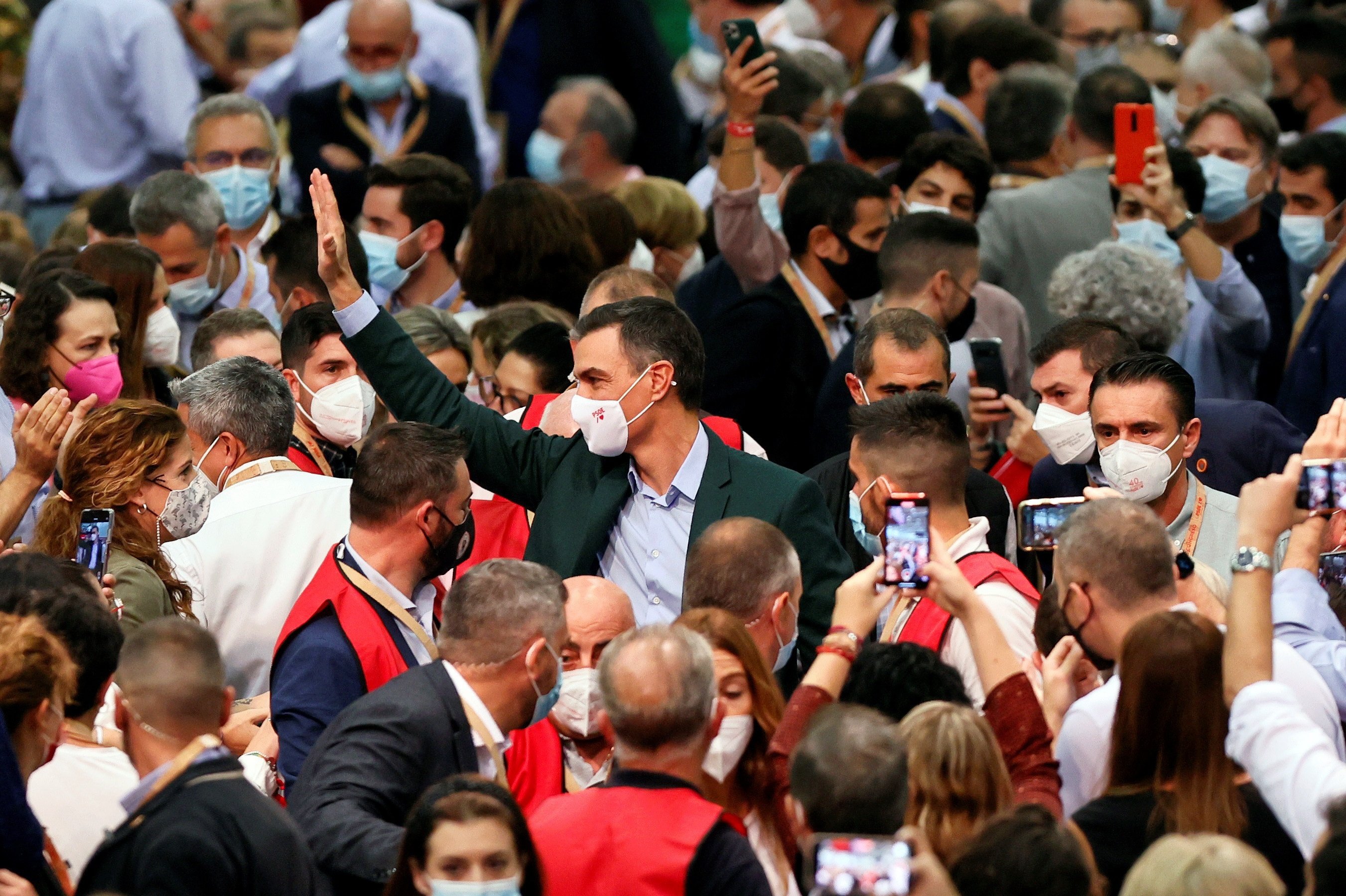 Sánchez insiste en el diálogo: "La legalidad es necesaria pero no suficiente"