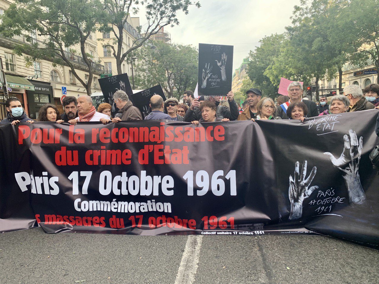 Manifestació a París en record dels crims d'Estat contra independentistes algerians