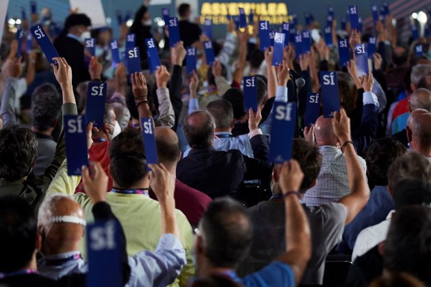 Voto Si Asamblea socio Barca EFE