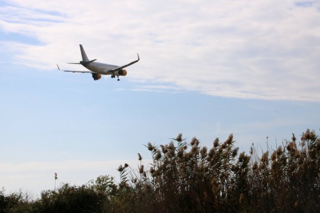 suelto sobrevuela delta llobregat aeropuerto el prado ACN