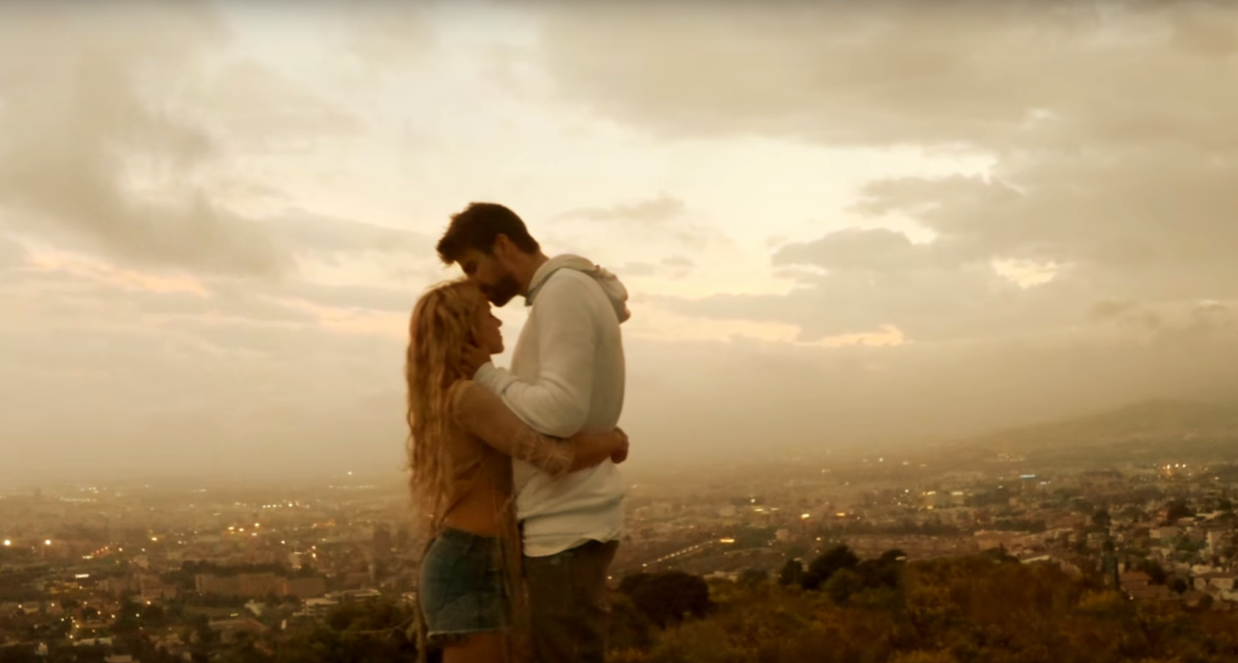 Shakira i Piqué apareixen junts al videoclip de 'Me enamoré'