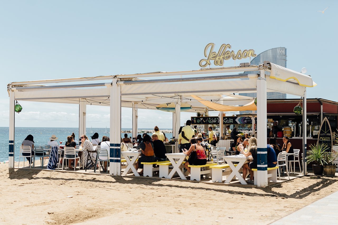 El restaurant a peu de platja que arrasa a Barcelona està al Bogatell