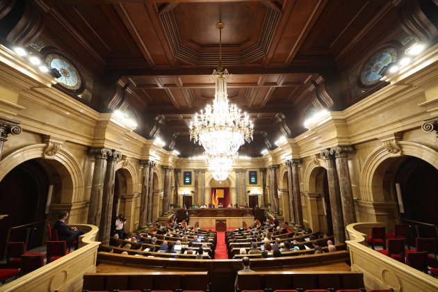 hemiciclo parlament sesion control govern Sergi Alcàzar