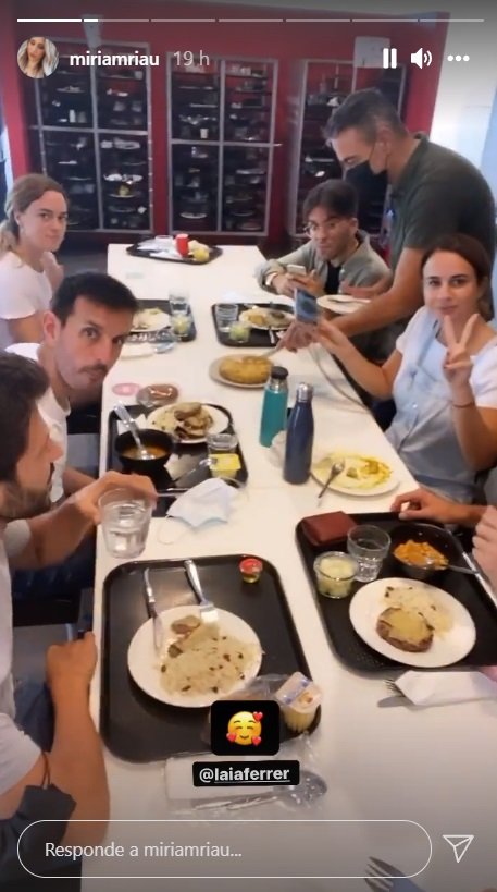 laia herrero comiendo