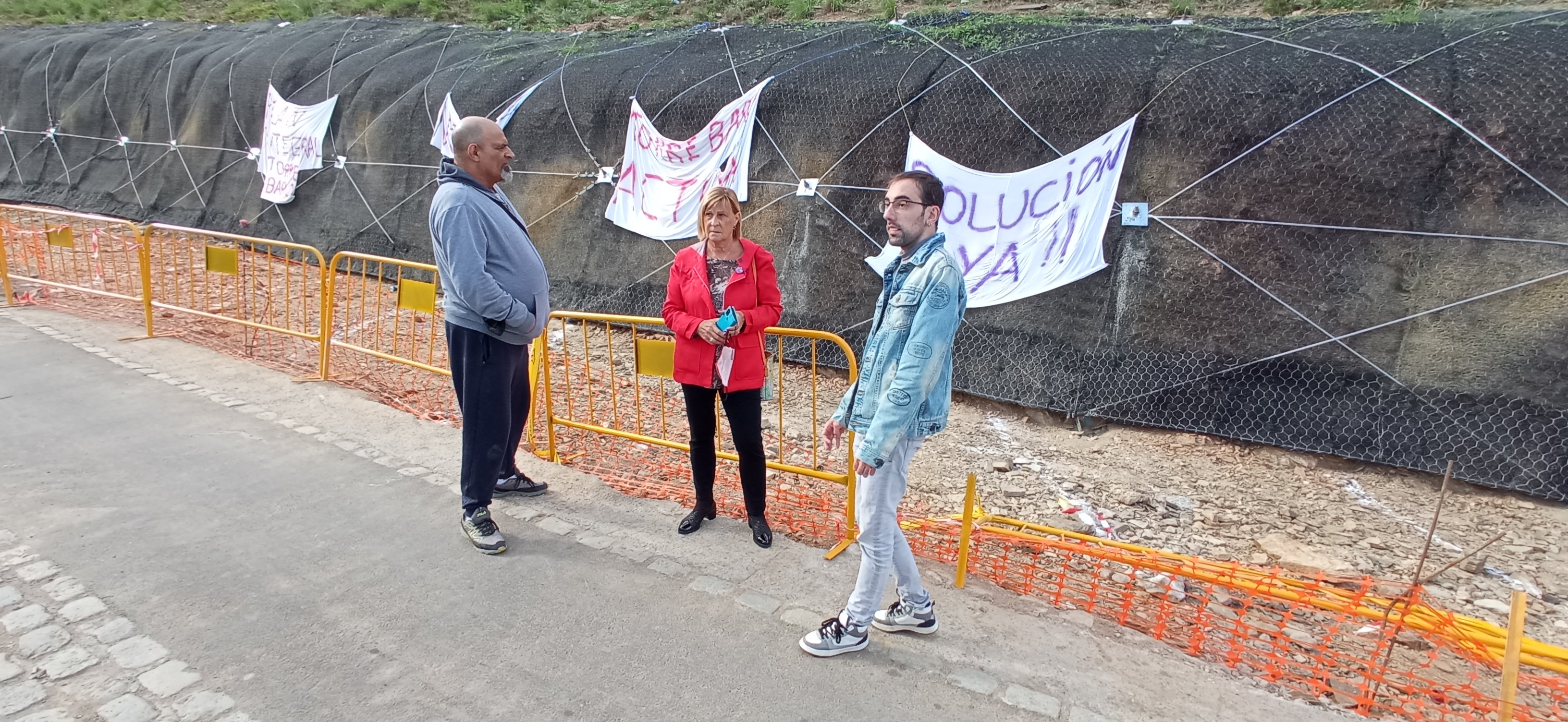 Vecinos de Torre Baró frenan una nueva chapuza, un aparcamiento insuficiente