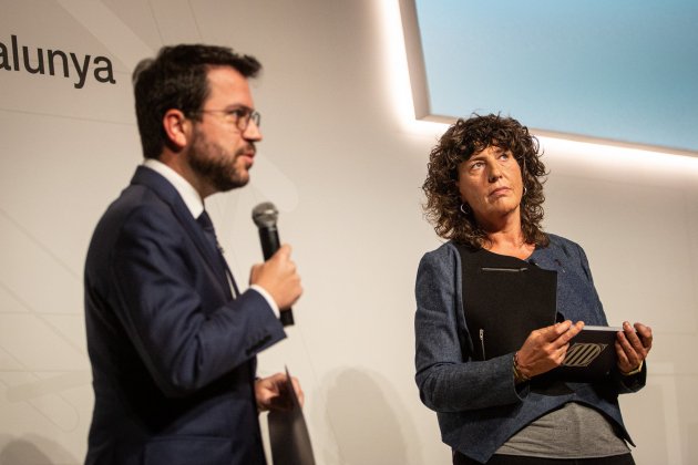 Pere Aragonés y Teresa Jordà presentación transicion modelo energetico de Catalunya - Montse Giralt