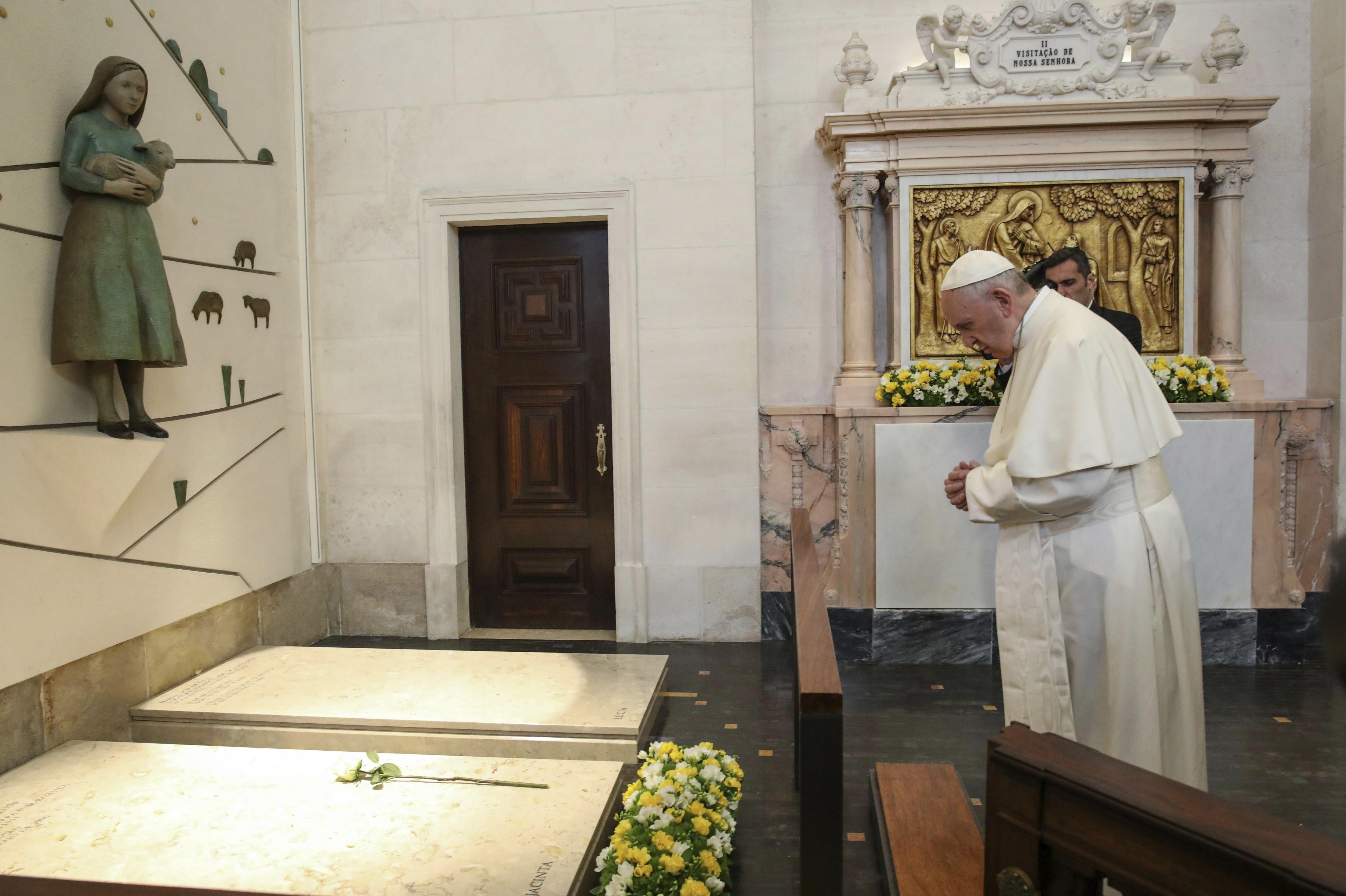 El Papa santifica a dos de los pastorcillos de Fátima