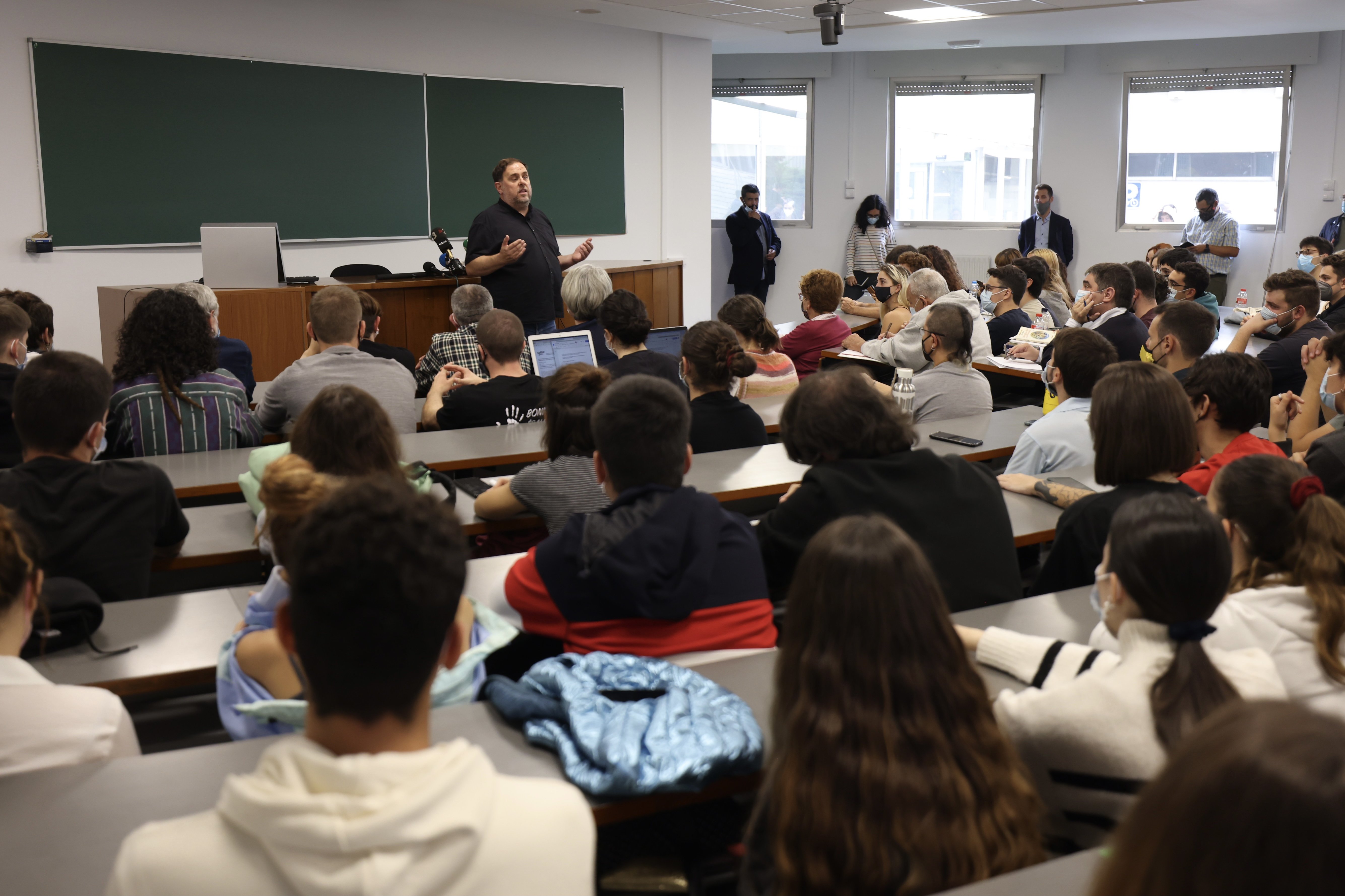 Junqueras vuelve a la Universidad a pesar de la inhabilitación