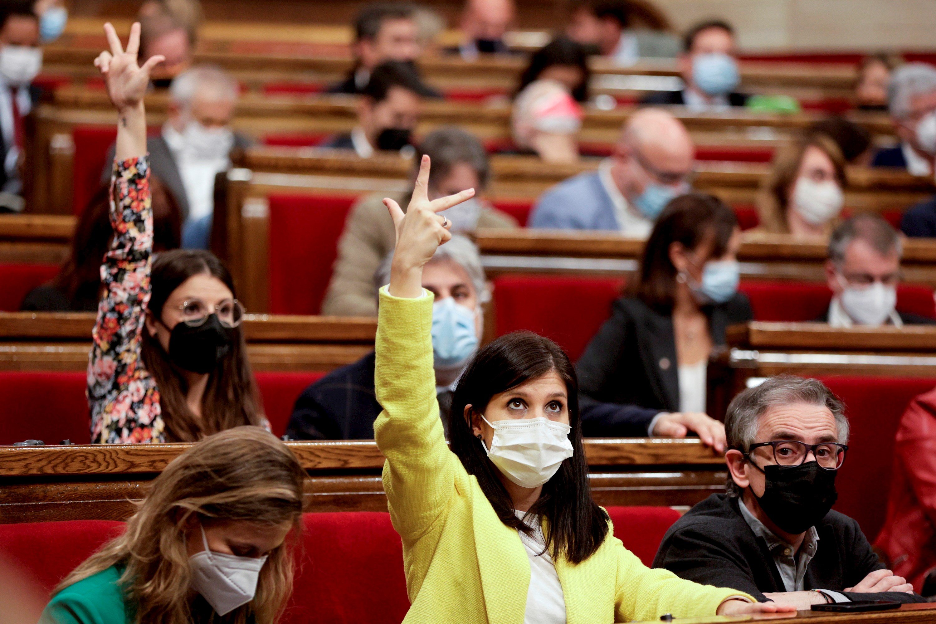 El Parlament reprueba la decisión del Tribunal de Cuentas sobre los avales