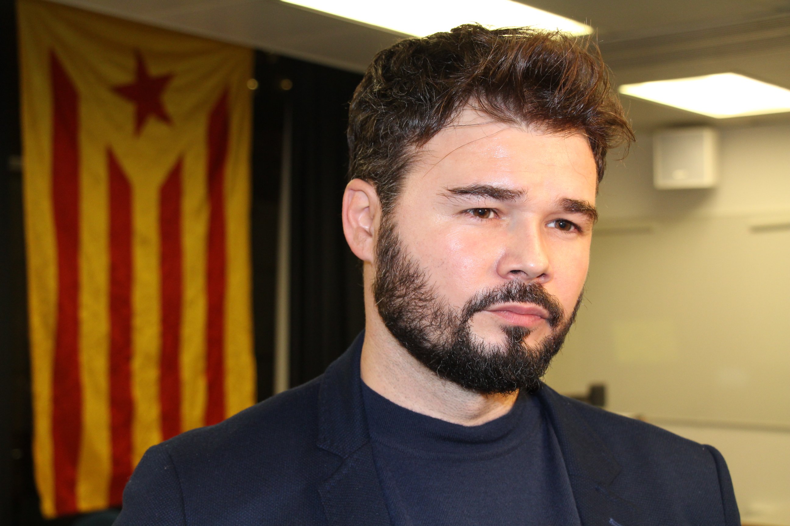 El tuit irónico de Rufián sobre la elección de nombres de los comuns