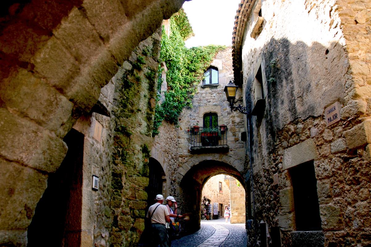 Pals, uno de los pueblos con más encanto de la Costa Brava con unos alojamientos que enamoran