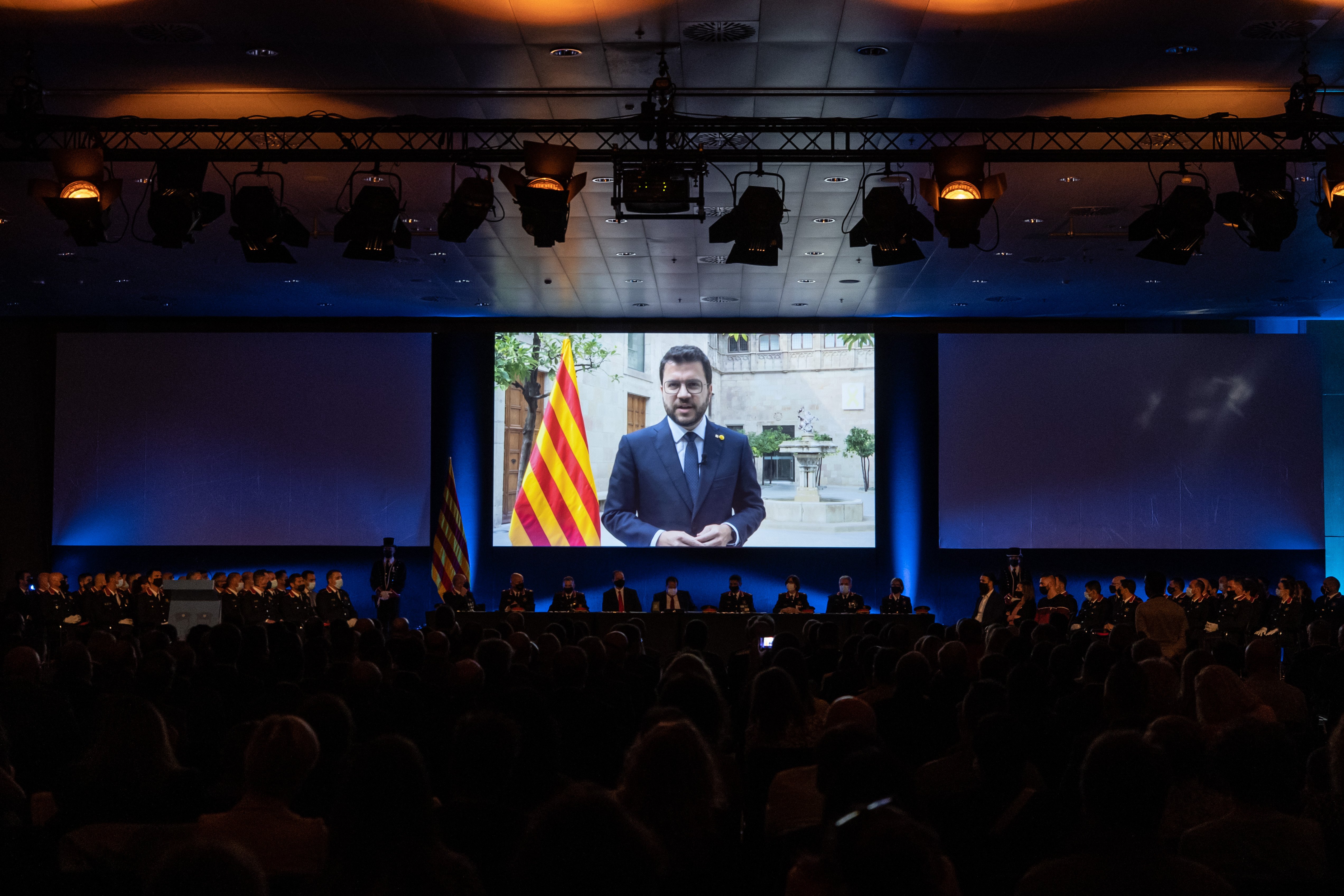 Aragonès als Mossos: "Estem al vostre costat"