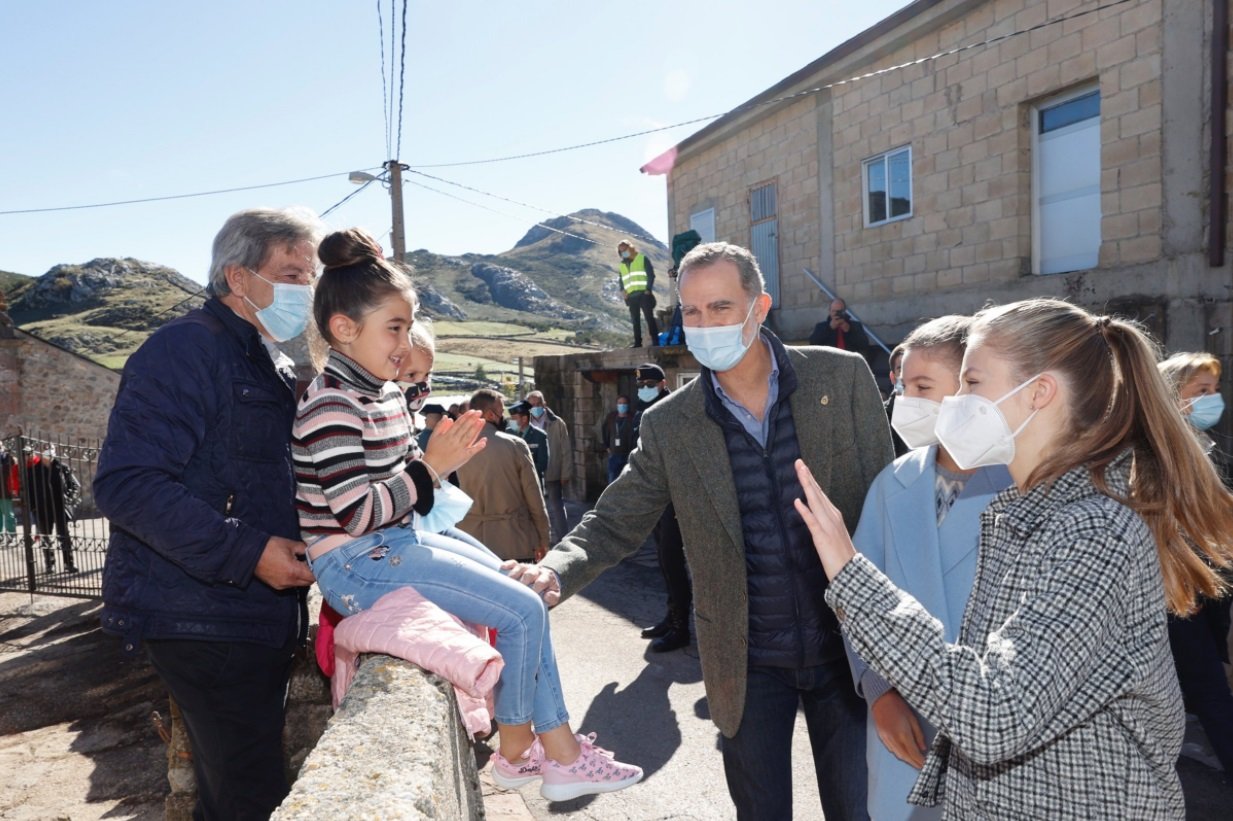 rey hijas asturias pueblo niña