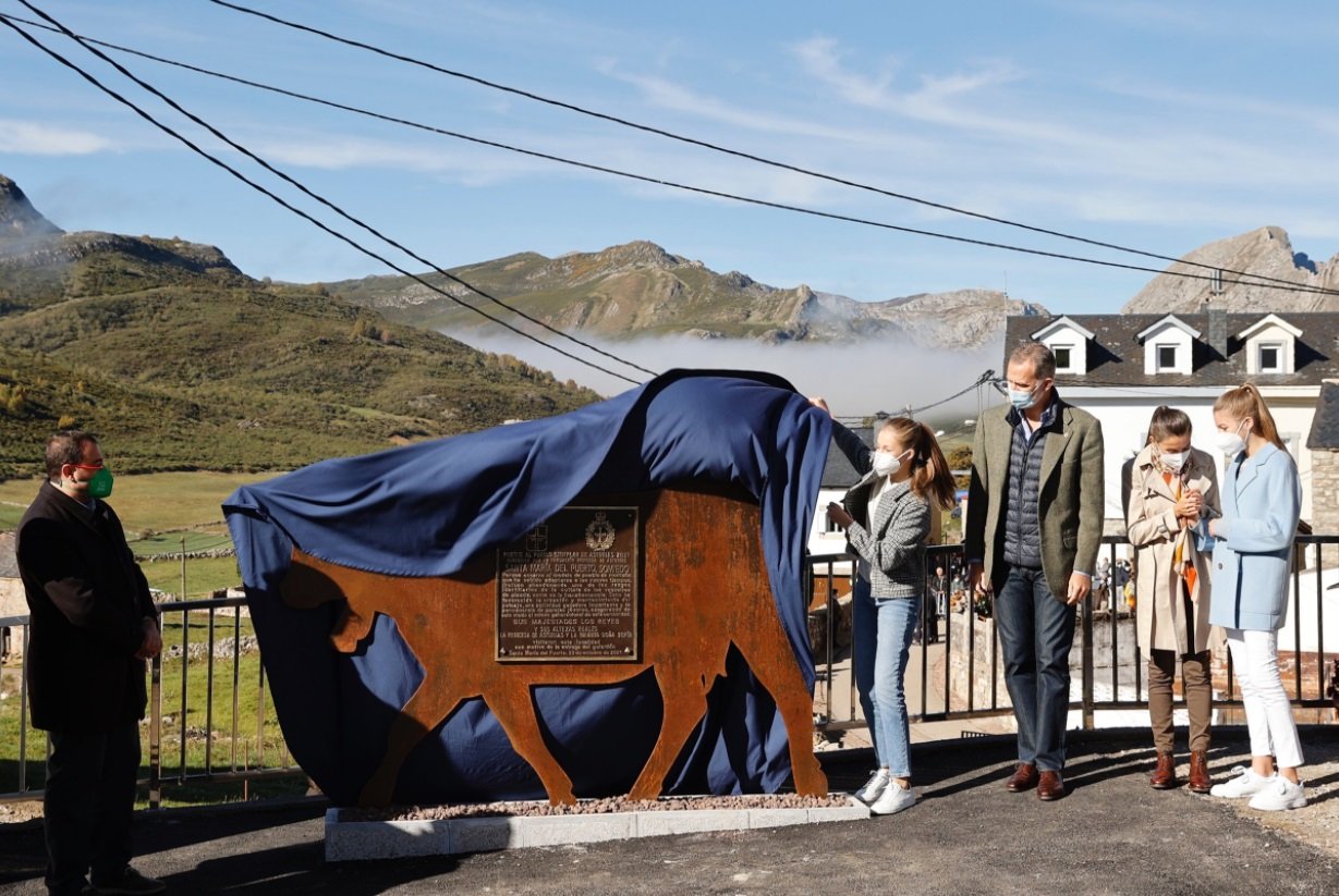 rey hijas asturias pueblo vaca