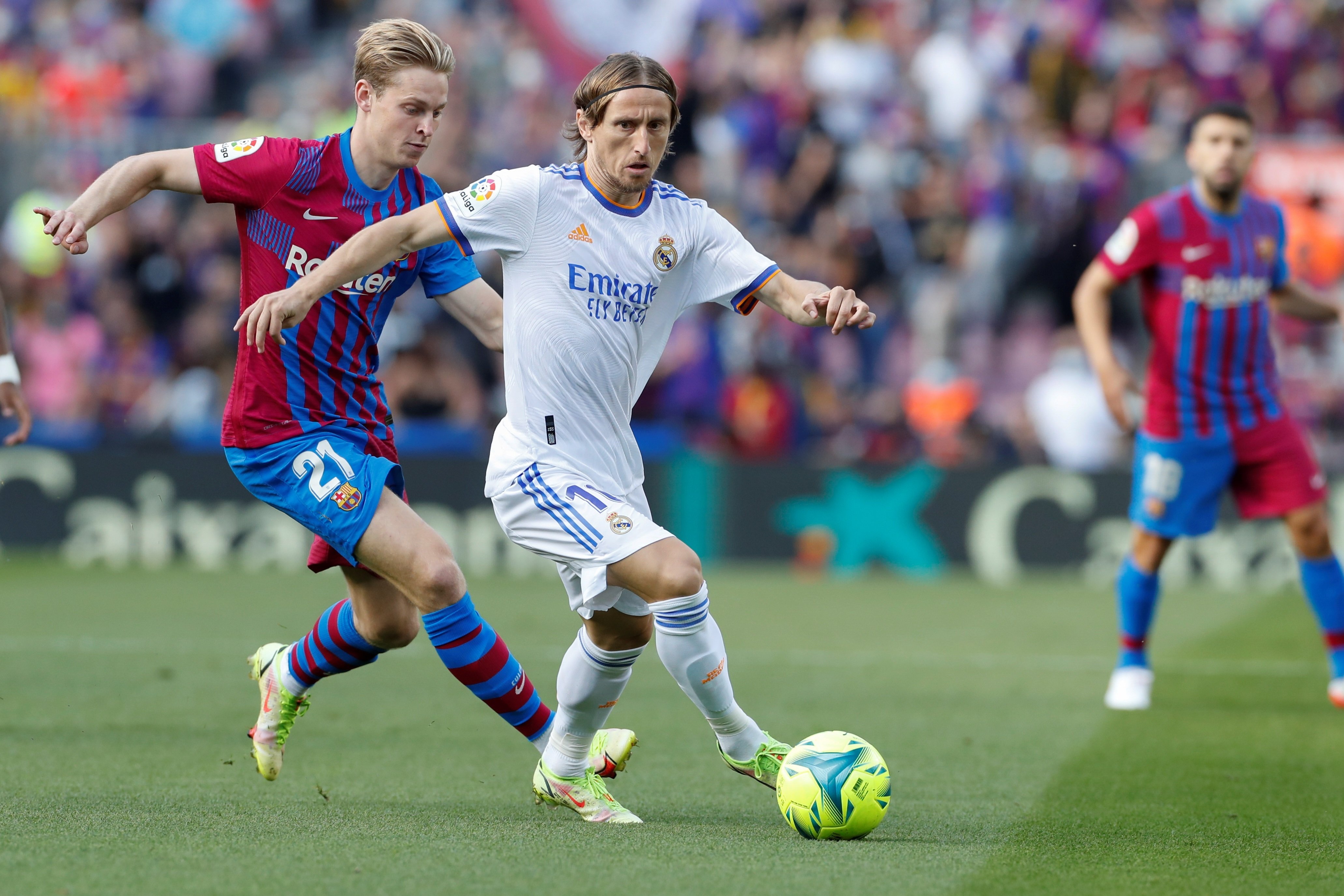 Modric ha rebutjat dues ofertes, però n'hi ha una que no descartarà fins a saber la proposta del Reial Madrid