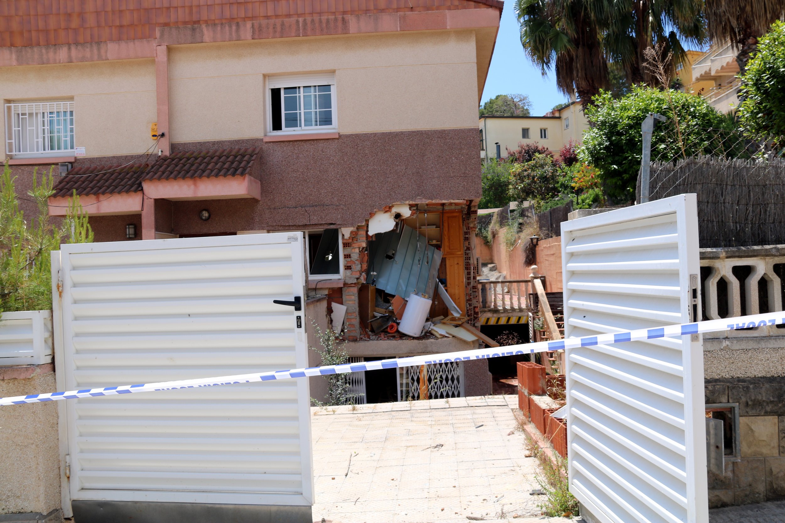 Dos ferits greus en l'explosió en un habitatge ocupat a Segur de Calafell