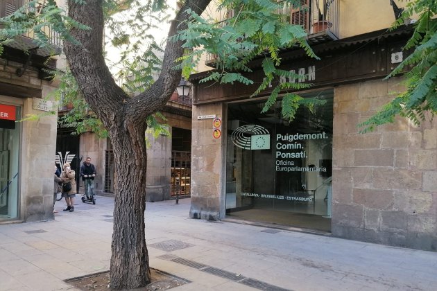 Oficina Puigdemont Barcelona entrada Junts i Lliures per Europa Oficina Puigdemont Barcelona entrada Junts i Lliures per Europa