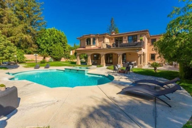 zendaya casa en northridge foto