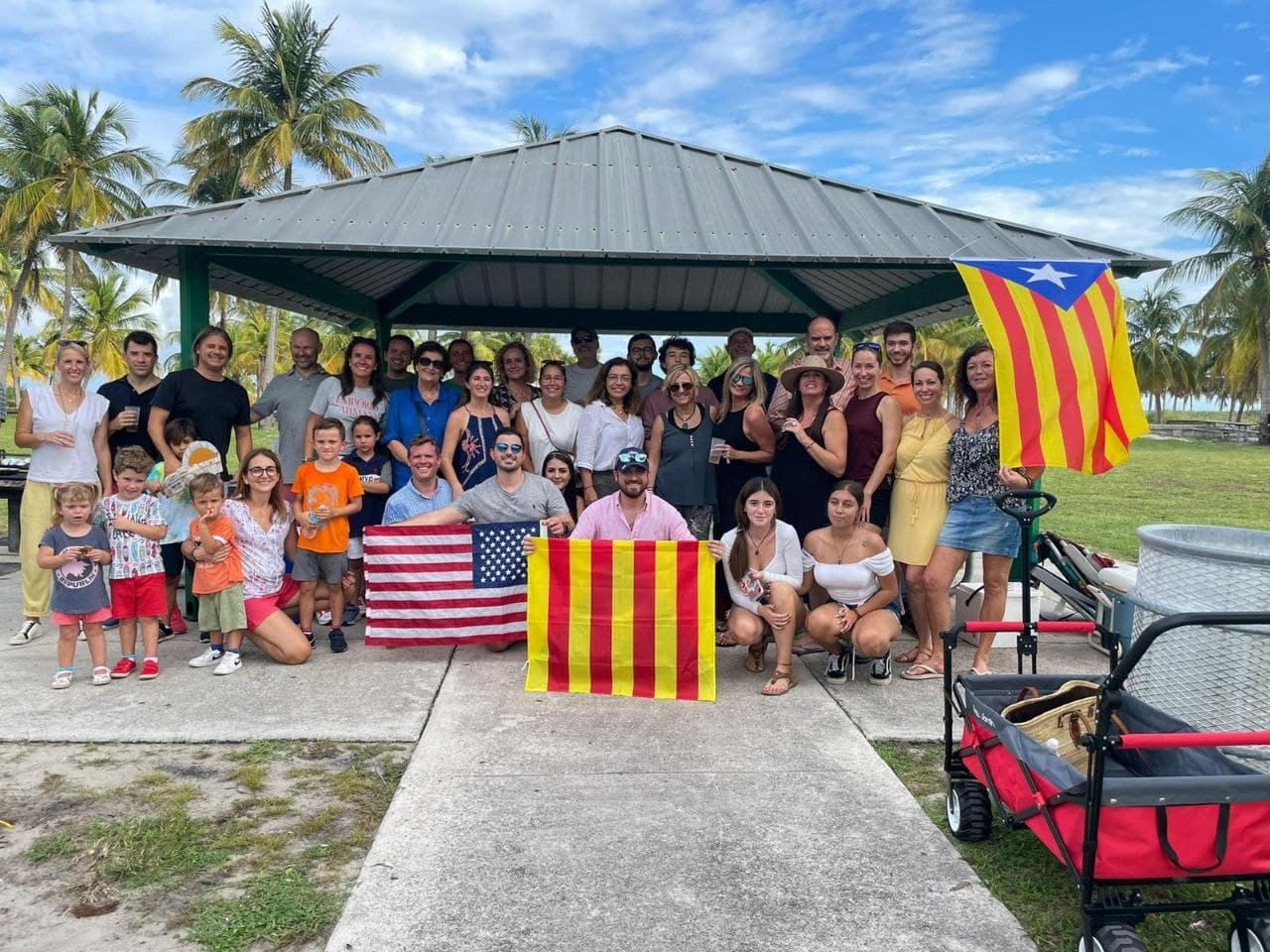 Un grupo de catalanes se reúnen en Miami para celebrar la castañada