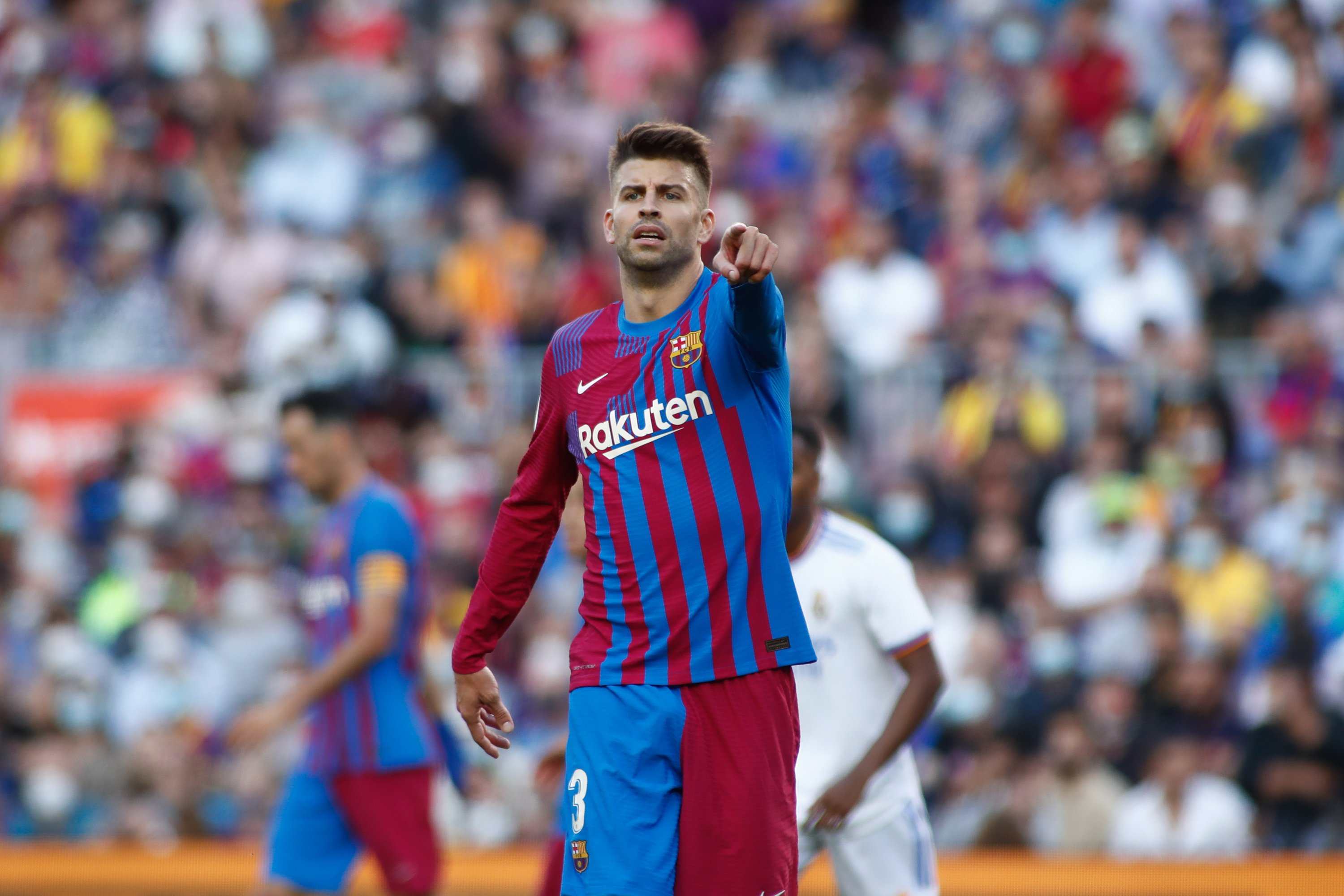 Piqué va abaixar-se el sou per ajudar el Barça, però un jugador demana 45 quilos per no escoltar ofertes