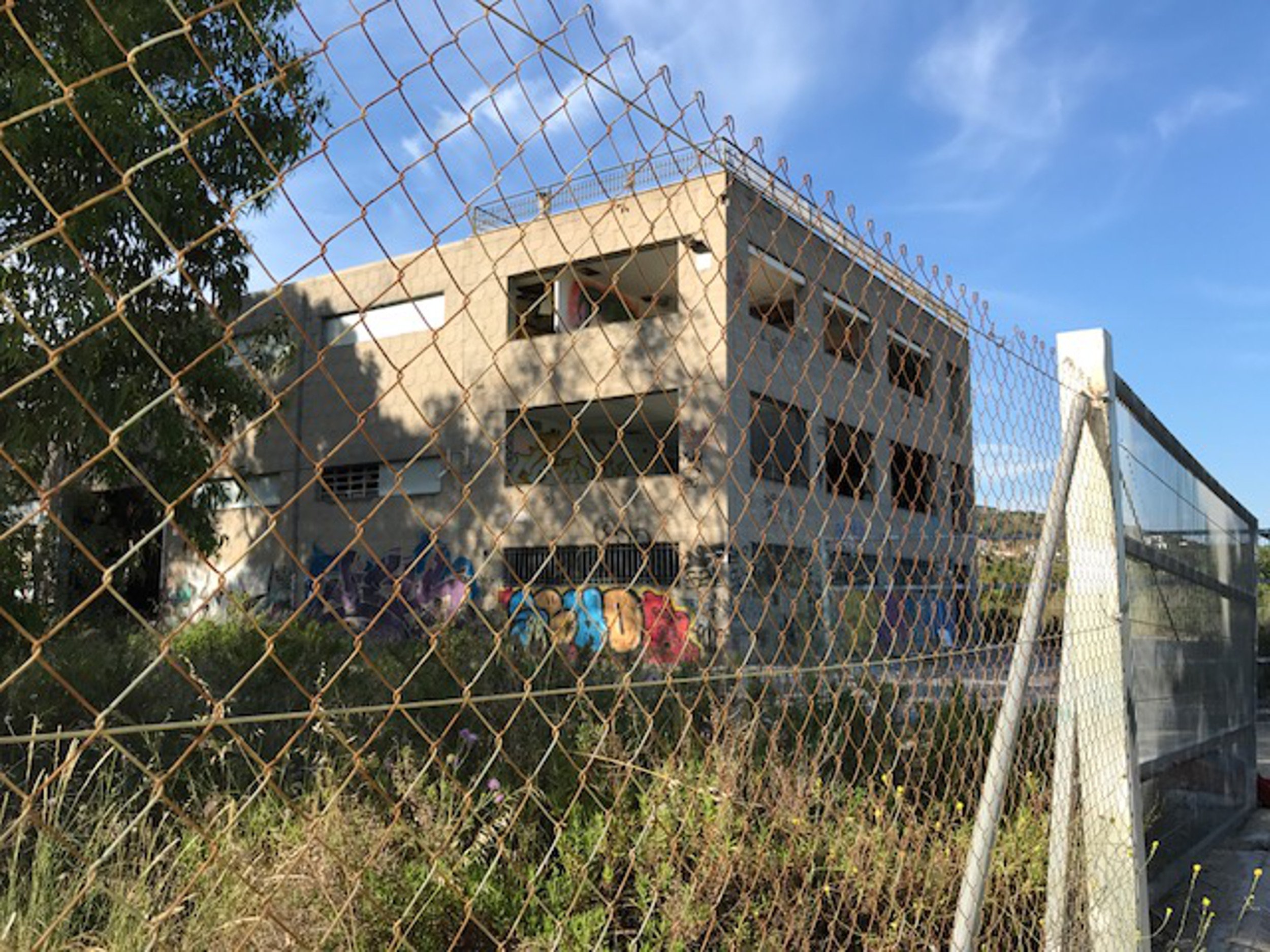 Muere un niño en Teià al caer del tejado de una fábrica abandonada