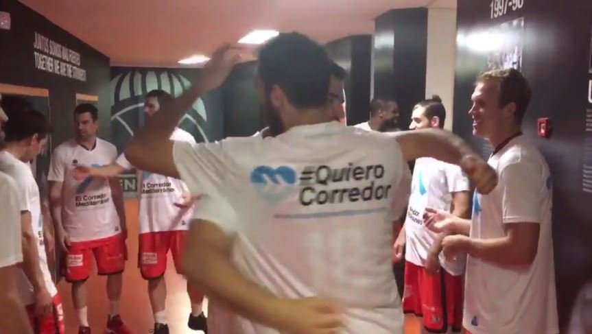 Un partido de baloncesto en València se convierte en un clamor por el Corredor Mediterráneo