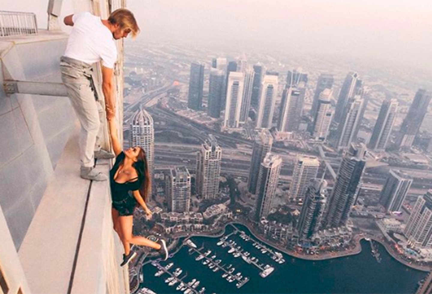 Nueva pandemia: cada semana muere una persona por hacerse selfis arriesgados