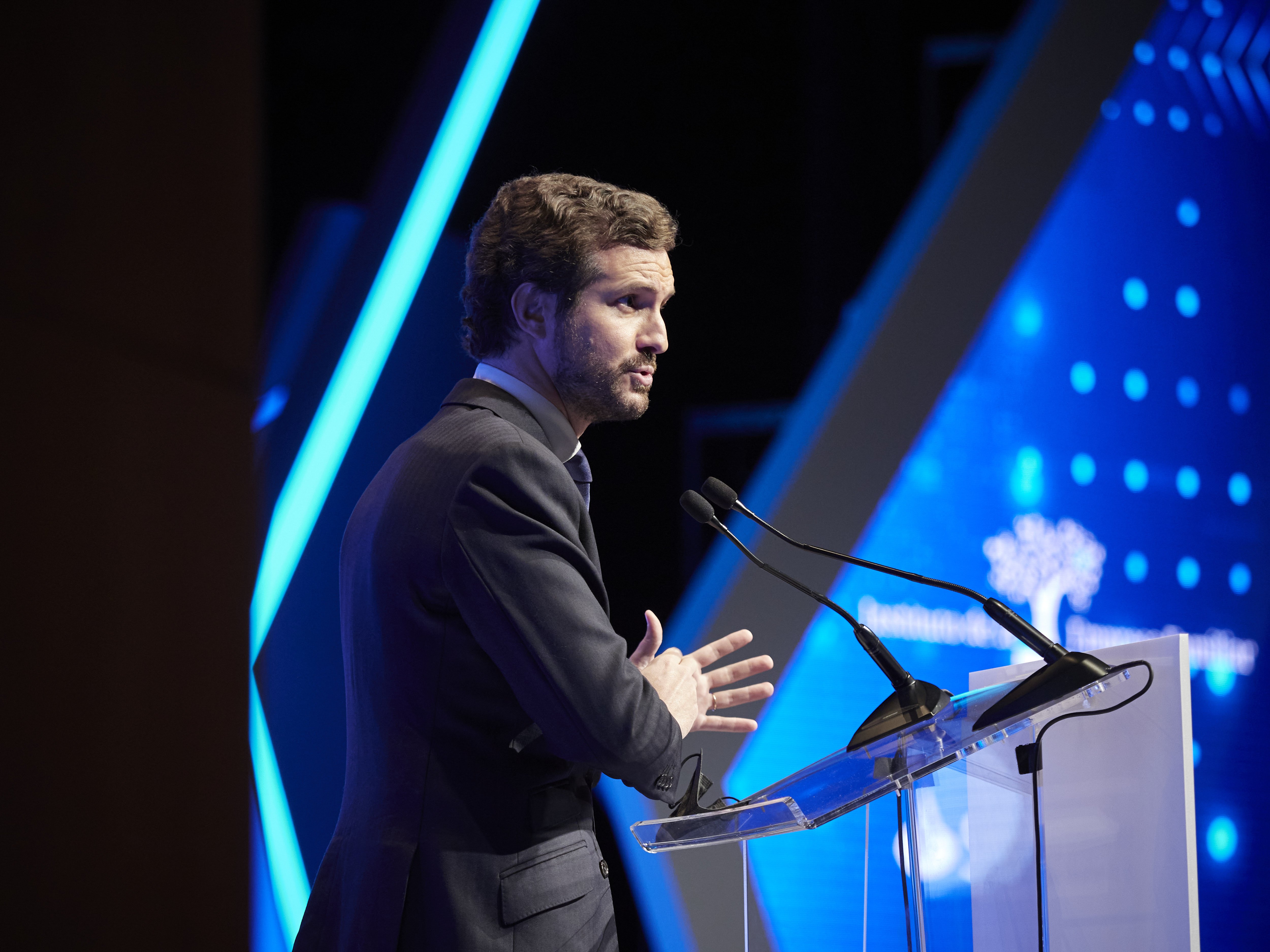 La derecha española se consolida en las encuestas, Casado se acerca a la Moncloa