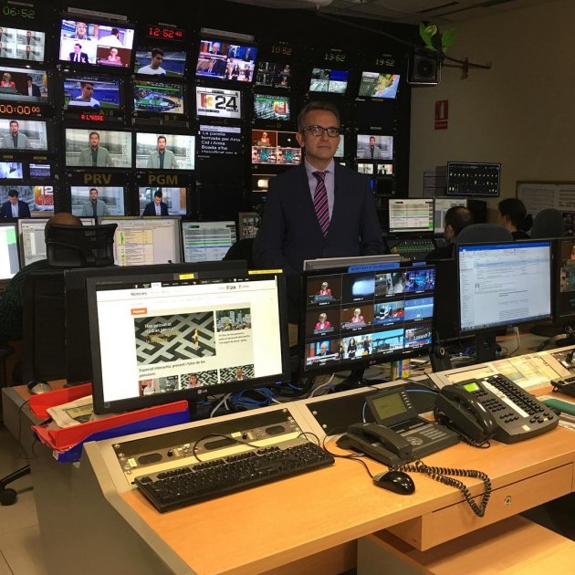 Jaume Freixes en el control de TV3 @jaumefreixes