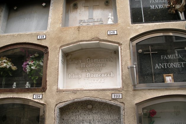 tumba Domenech Montaner cementerio sant gervasi foto bocachete