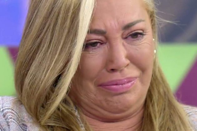Belén Esteban esclafeix a plorar 