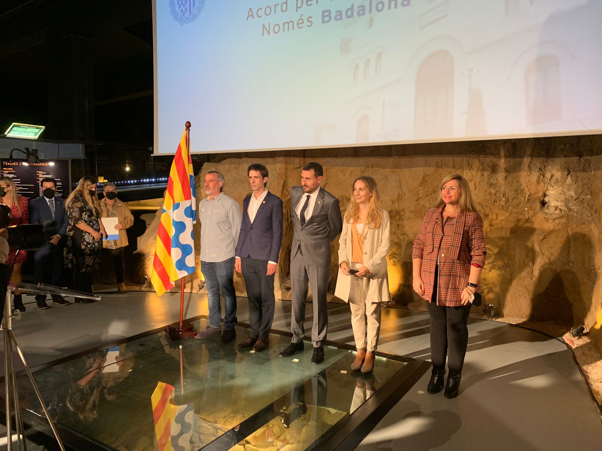 PSC, ERC, comuns y Junts firman el pacto que sentencia a Albiol: "Por dignidad"