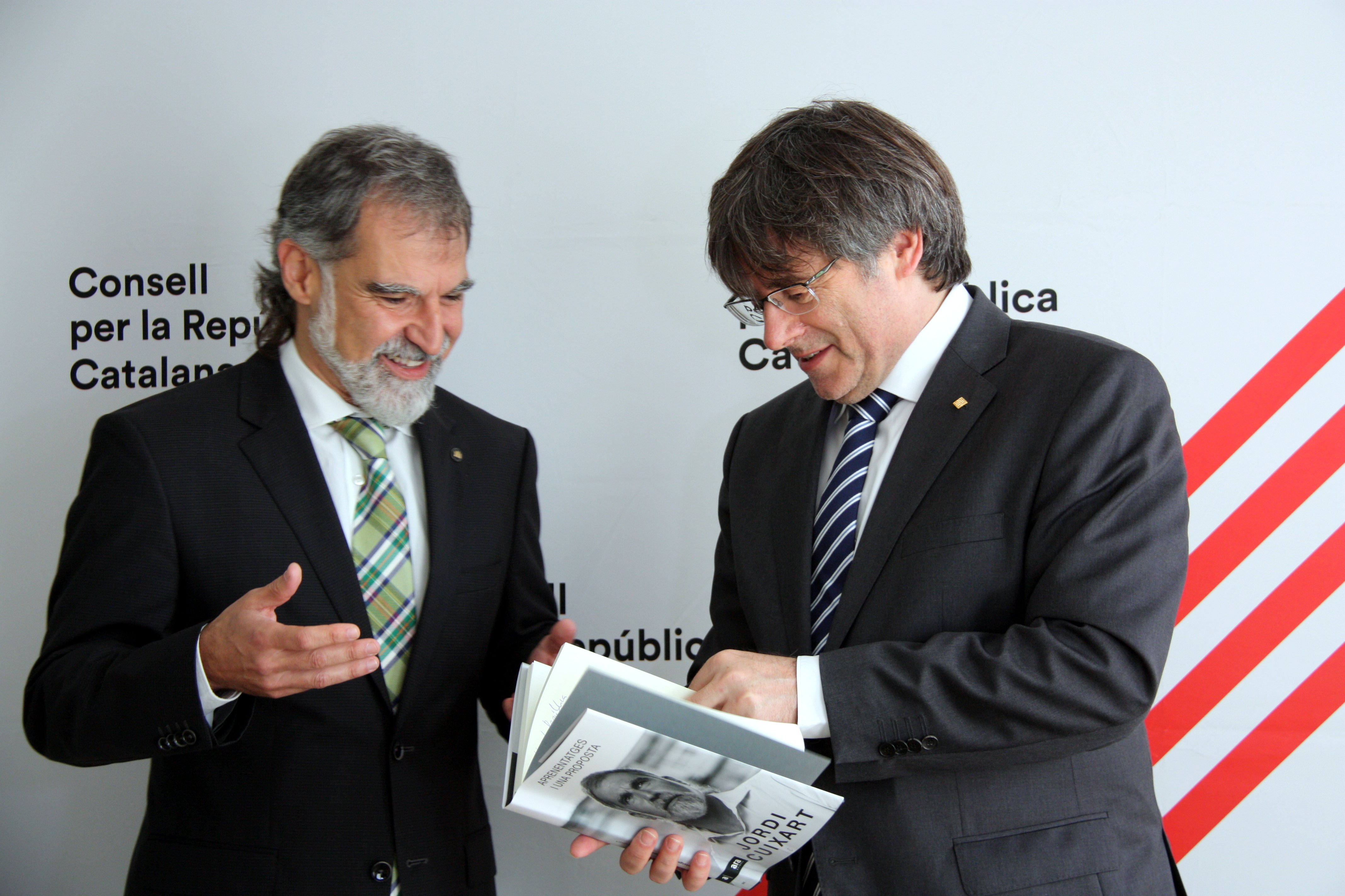 Jordi Cuixart y Carles Puigdemont en la casa de la republica - ACN