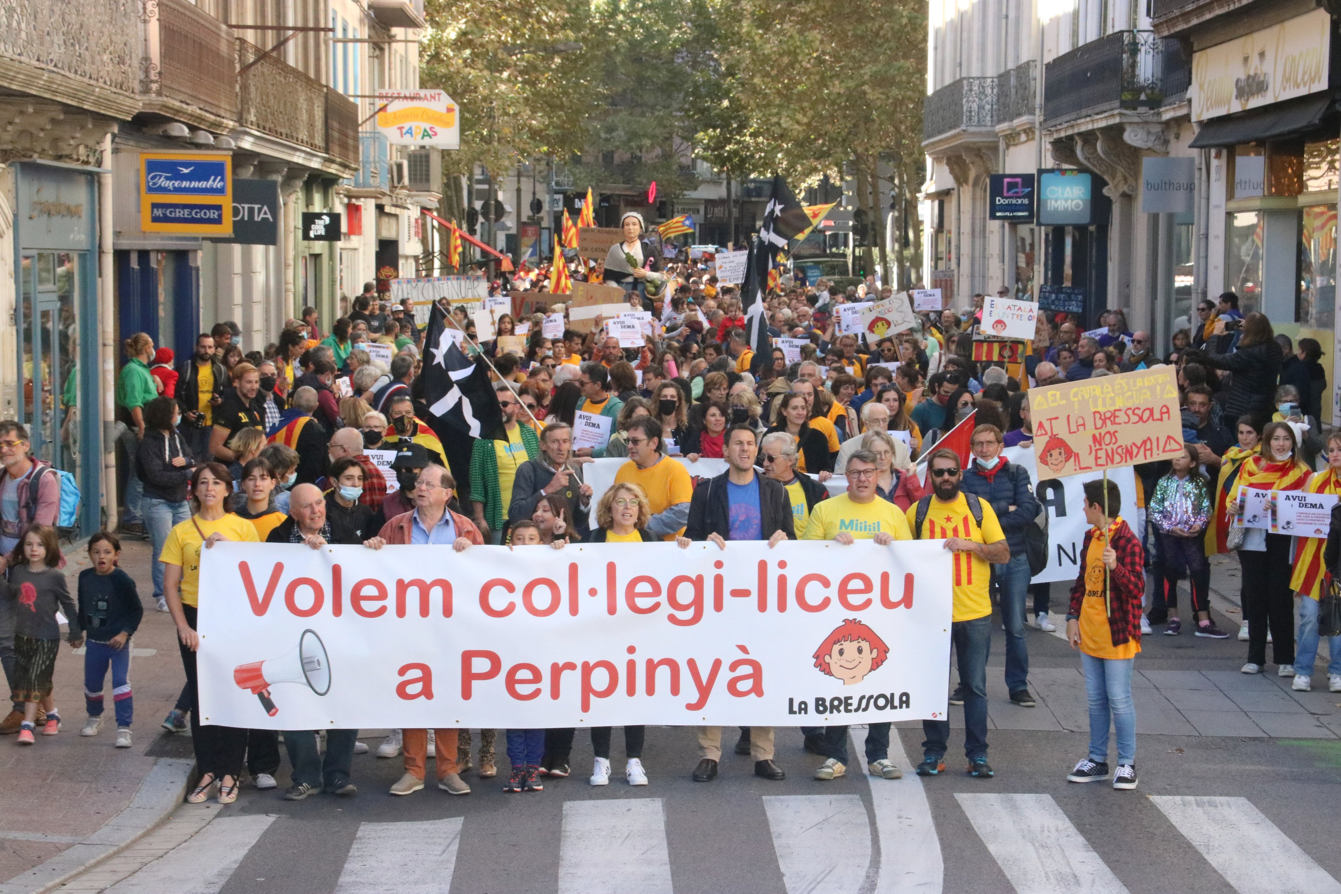 Ofensiva de La Bressola para salvar la escuela en catalán en la Catalunya Nord