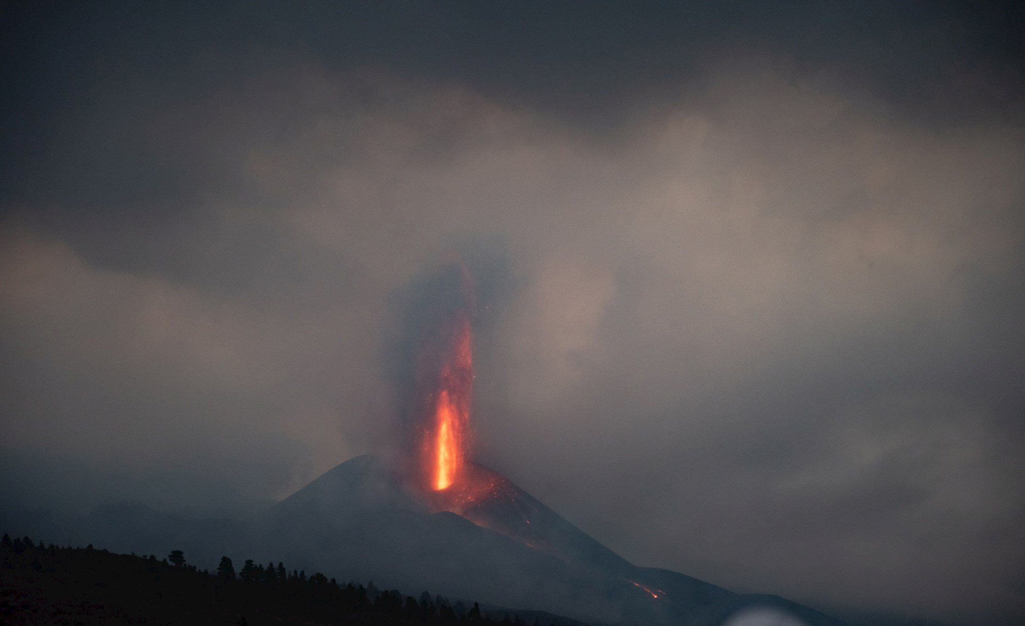 volcan lava la palma erupcion canarias EFE