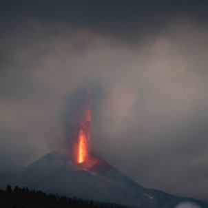 volcan lava la palma erupcion canarias EFE