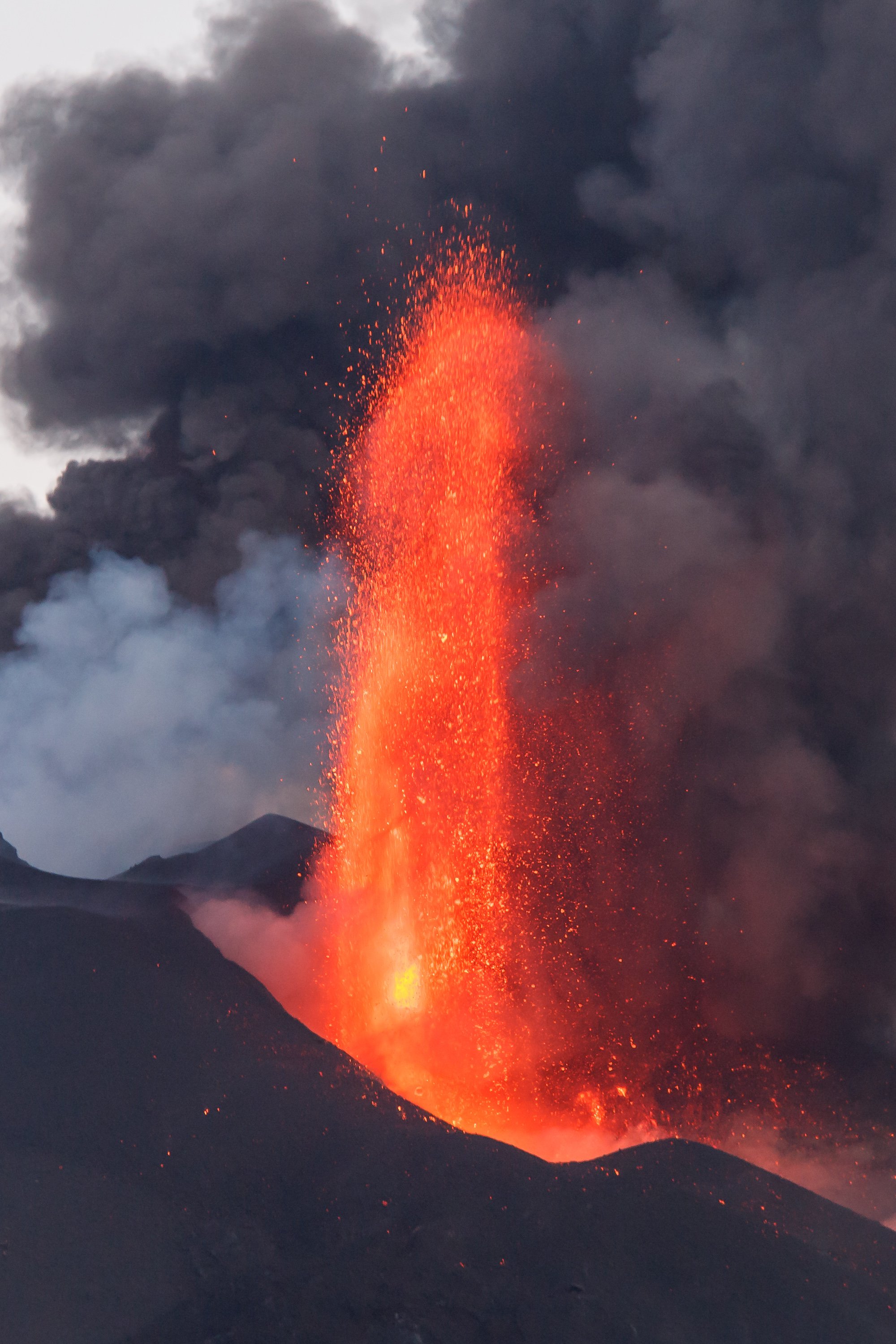 EuropaPress 4042351 lava volcan cumbre vieja hoy cumple 39 dias entrada erupcion 28 octubre