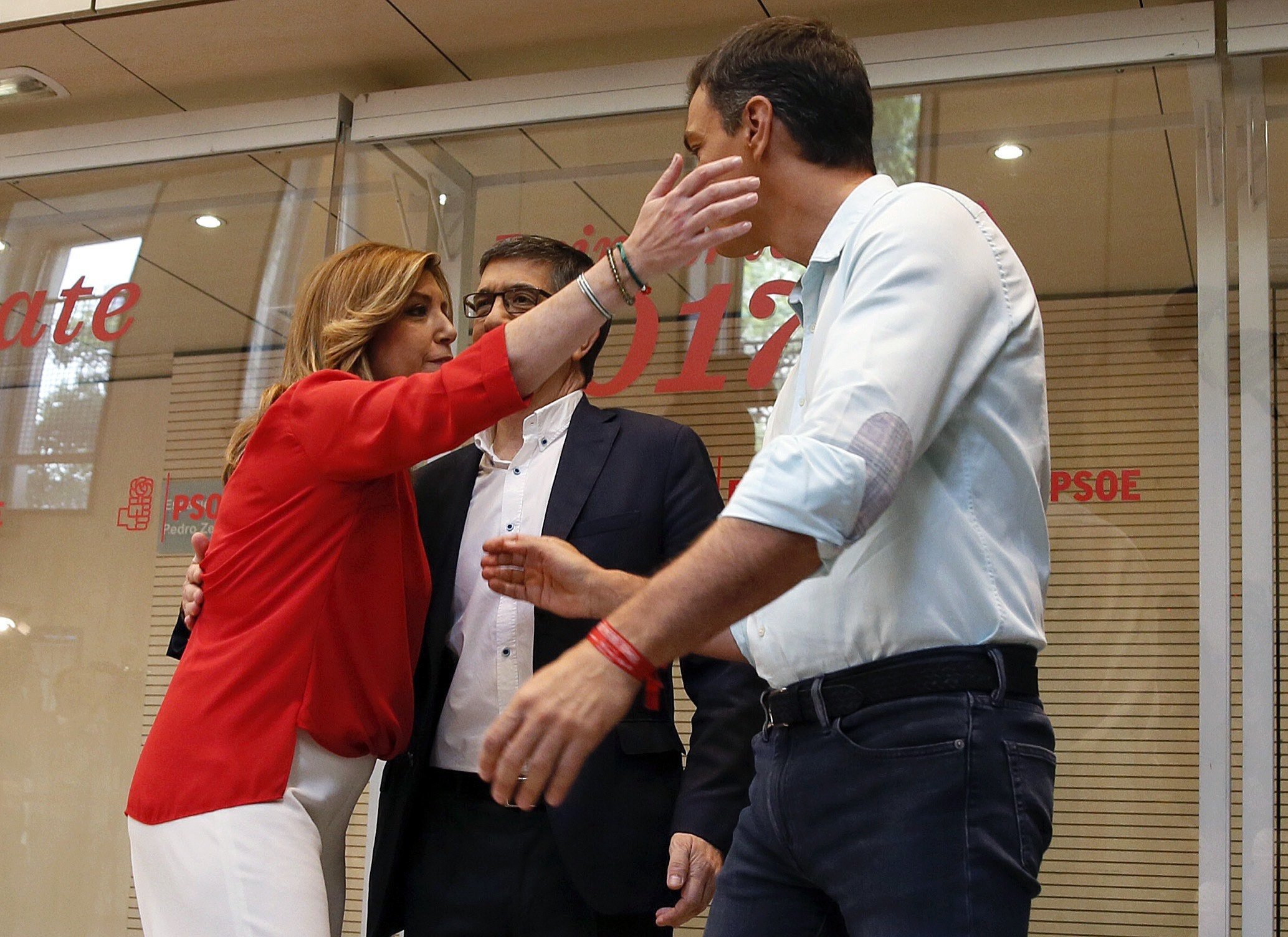 El debat del PSOE a Twitter: entre el "no menteixis carinyo" i el "malaltet"