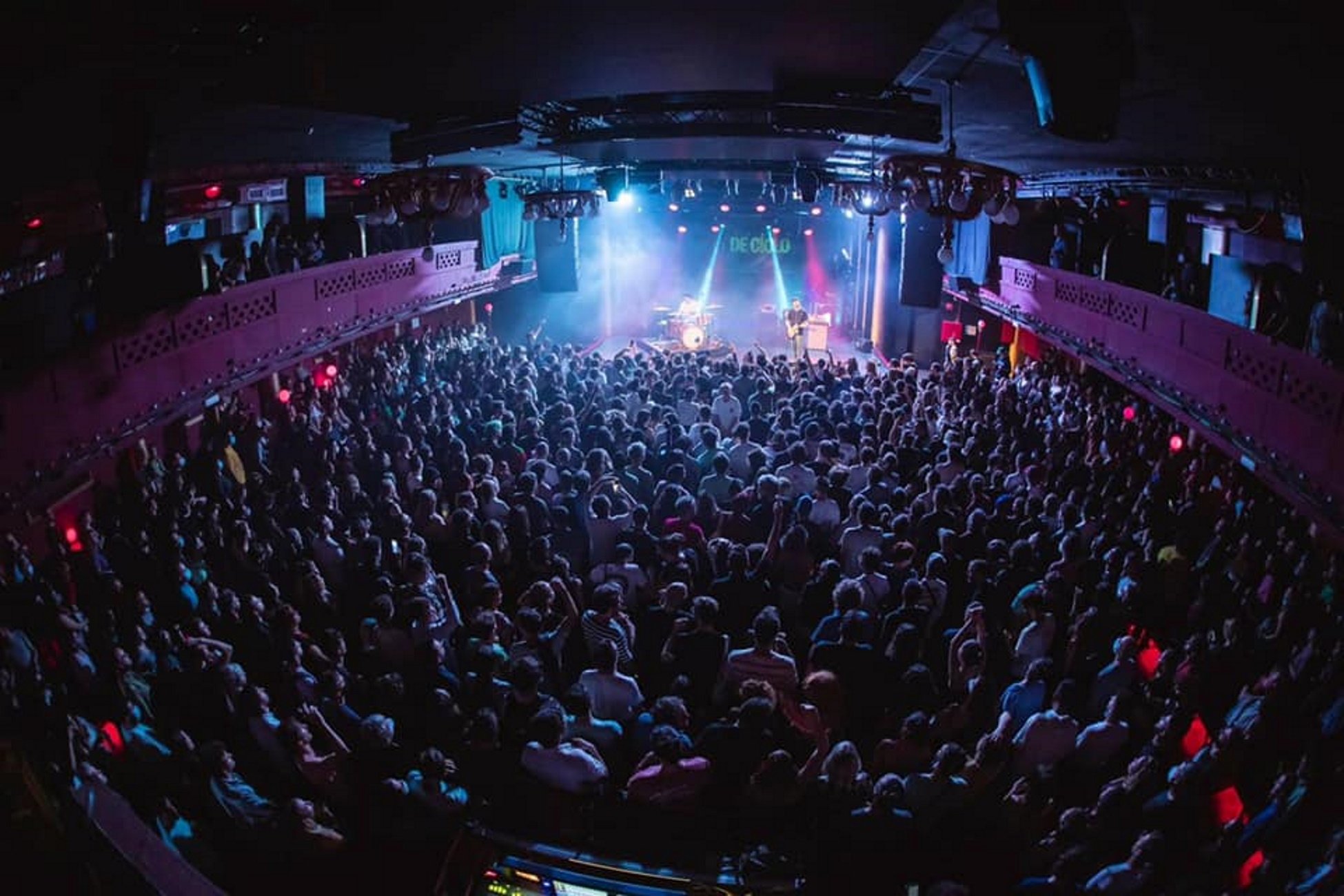 Sin distancia pero con mucha emoción y decibelios: el día que volvimos a ir de concierto 'normal'