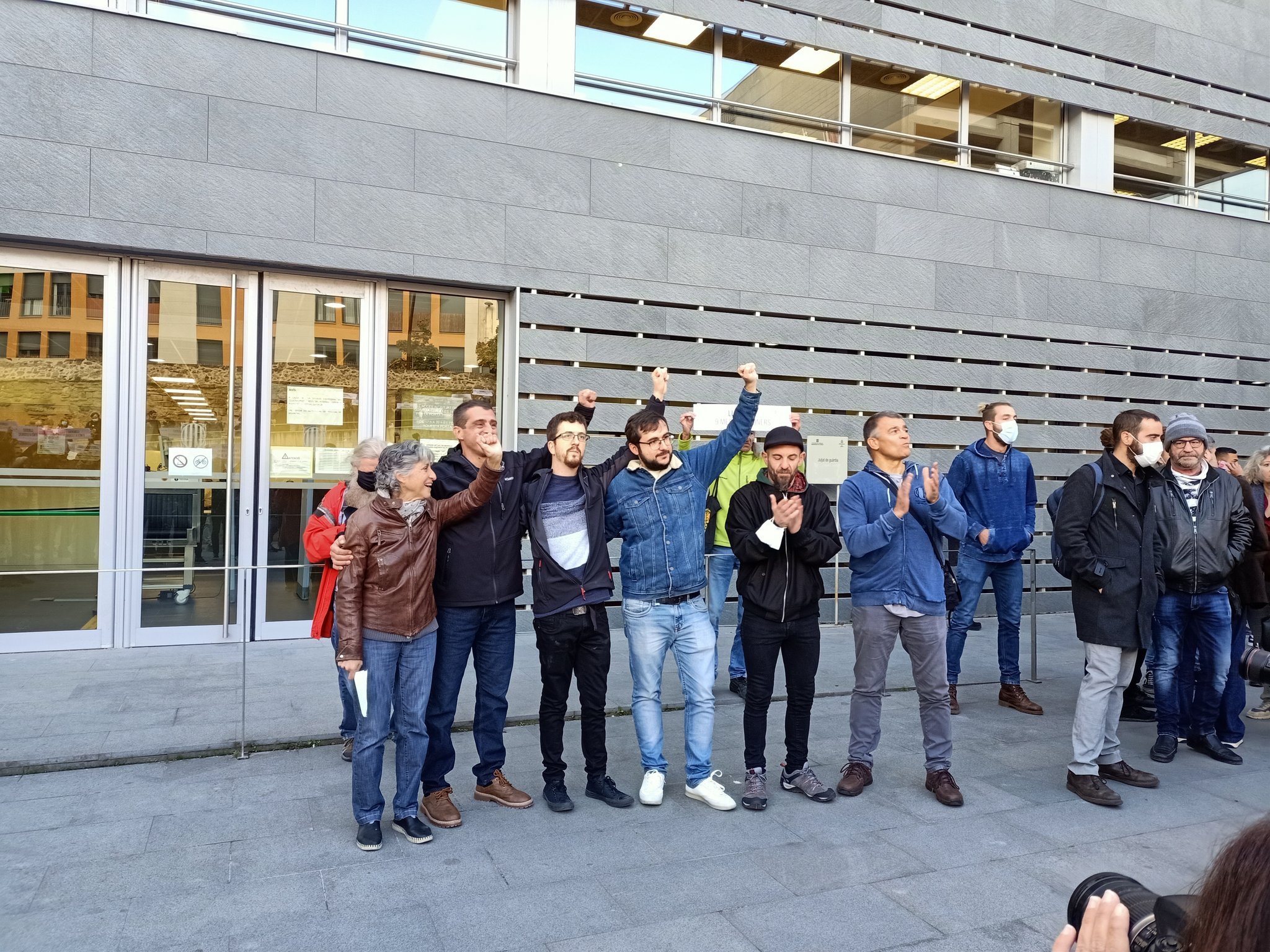 Los 9 de Lledoners denuncian de nuevo la acusación del Govern en la entrada del juicio