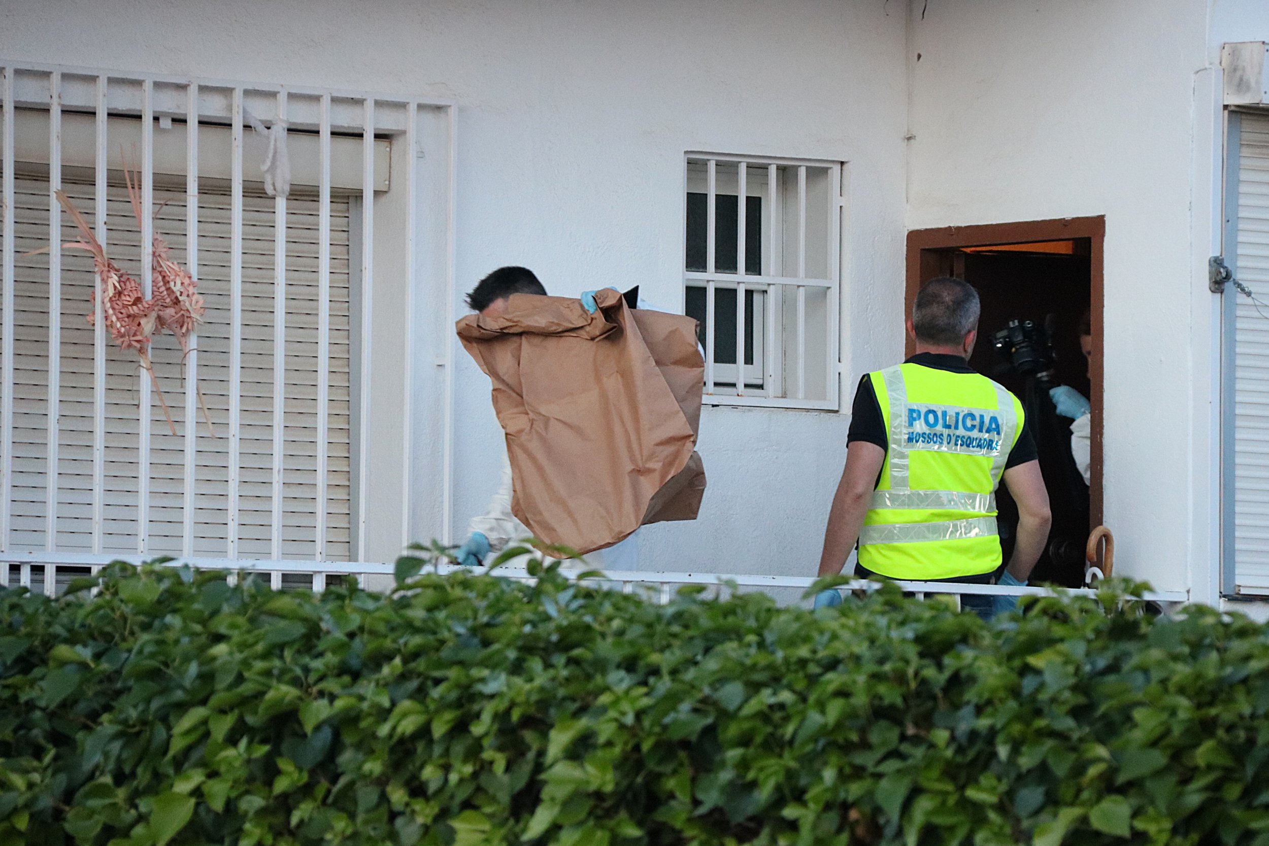 La pareja detenida por la muerte del policía carbonizado, ante la juez