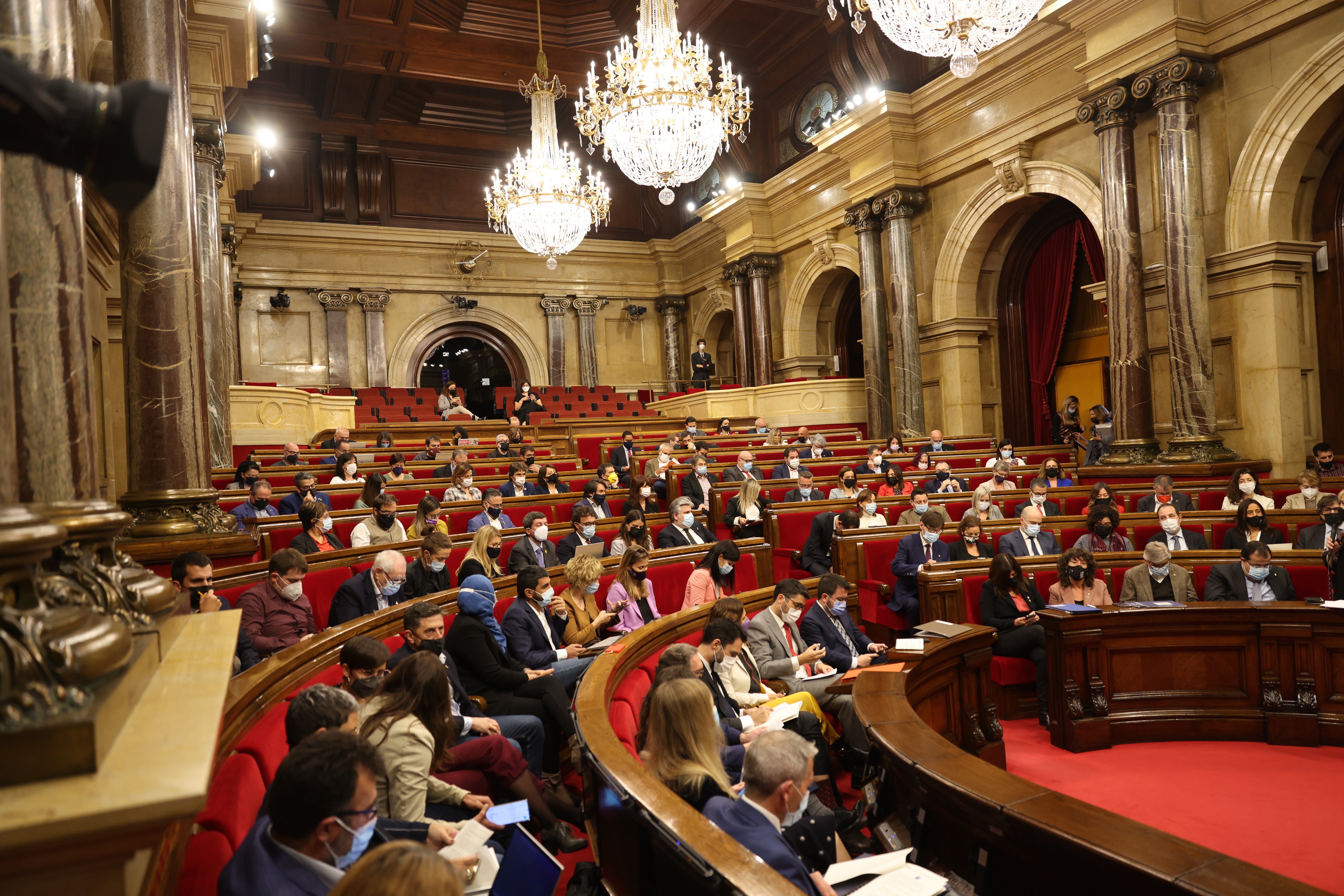 El Parlament condemna els atacs a Ucraïna i demana el retorn a la diplomàcia