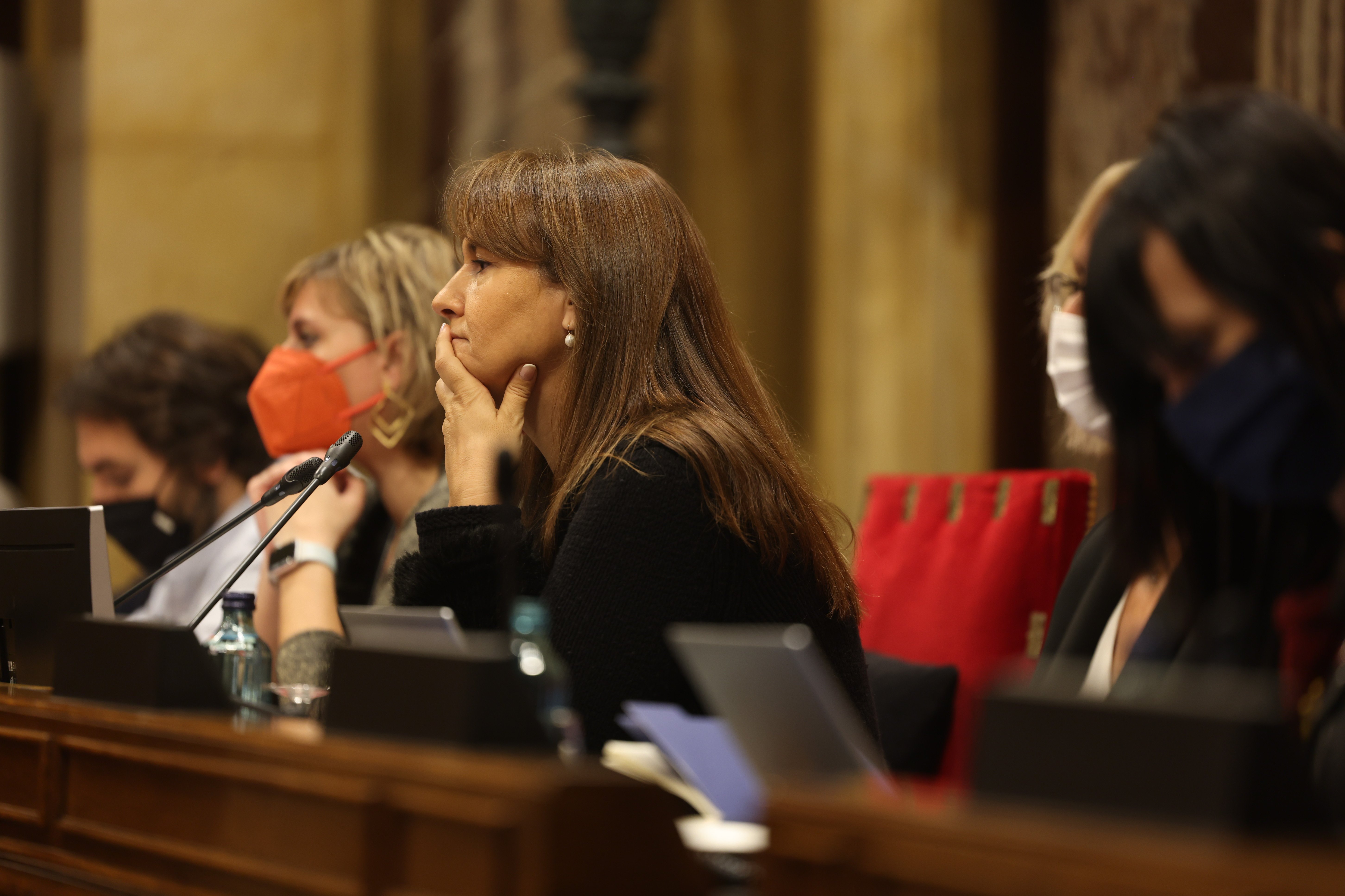 Borràs reprueba la sentencia del Supremo contra el catalán al inicio del pleno