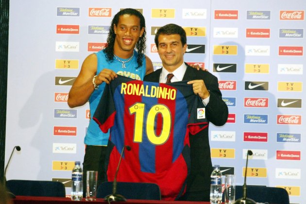 Joan Laporta Ronaldinho presentacion Barca FC Barcelona Joan Laporta Ronaldinho presentacion Barca FC Barcelona