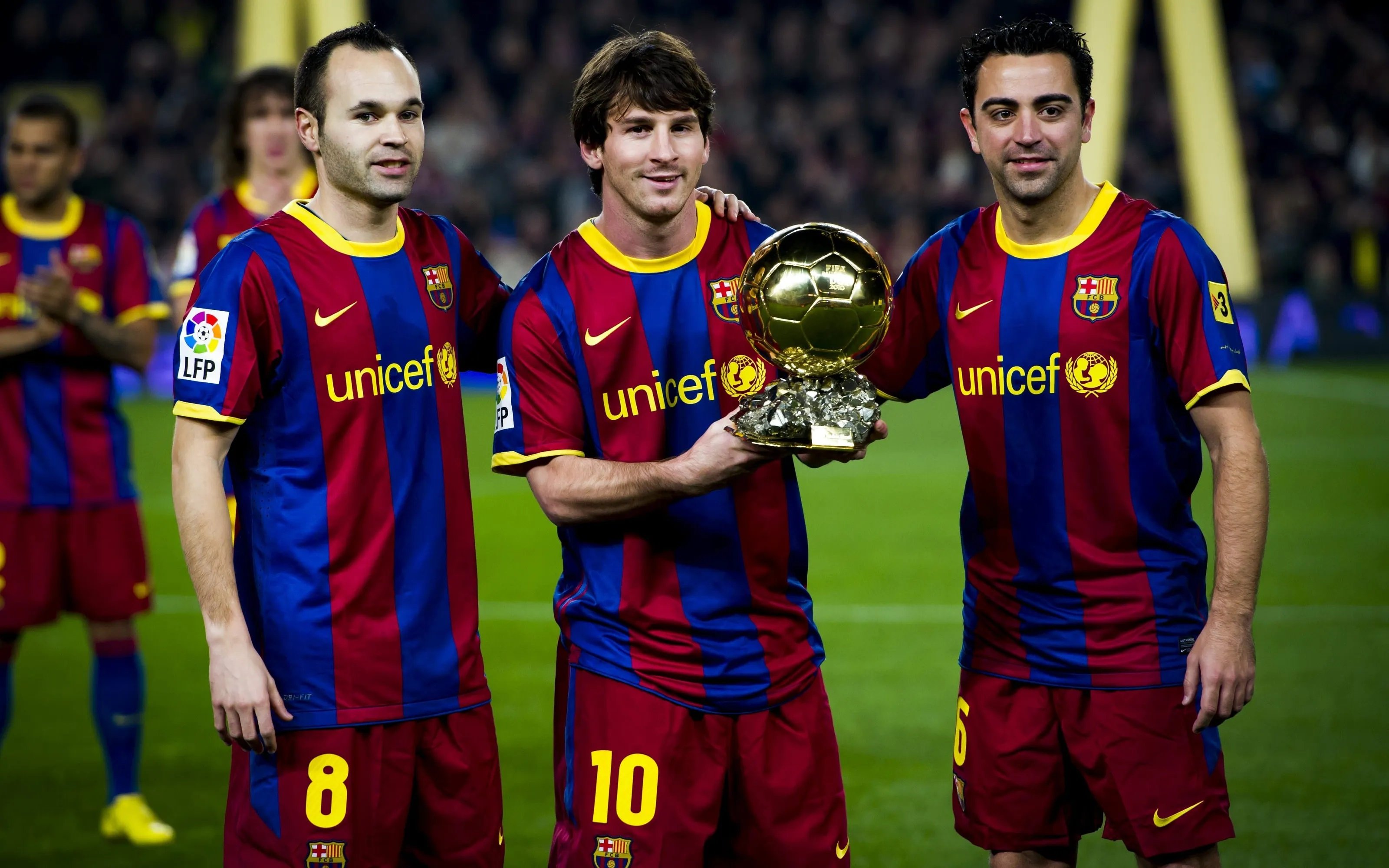 Andrés Iniesta: "Per a mi la foto de Xavi, Messi i jo al podi és més que una Pilota d'Or"